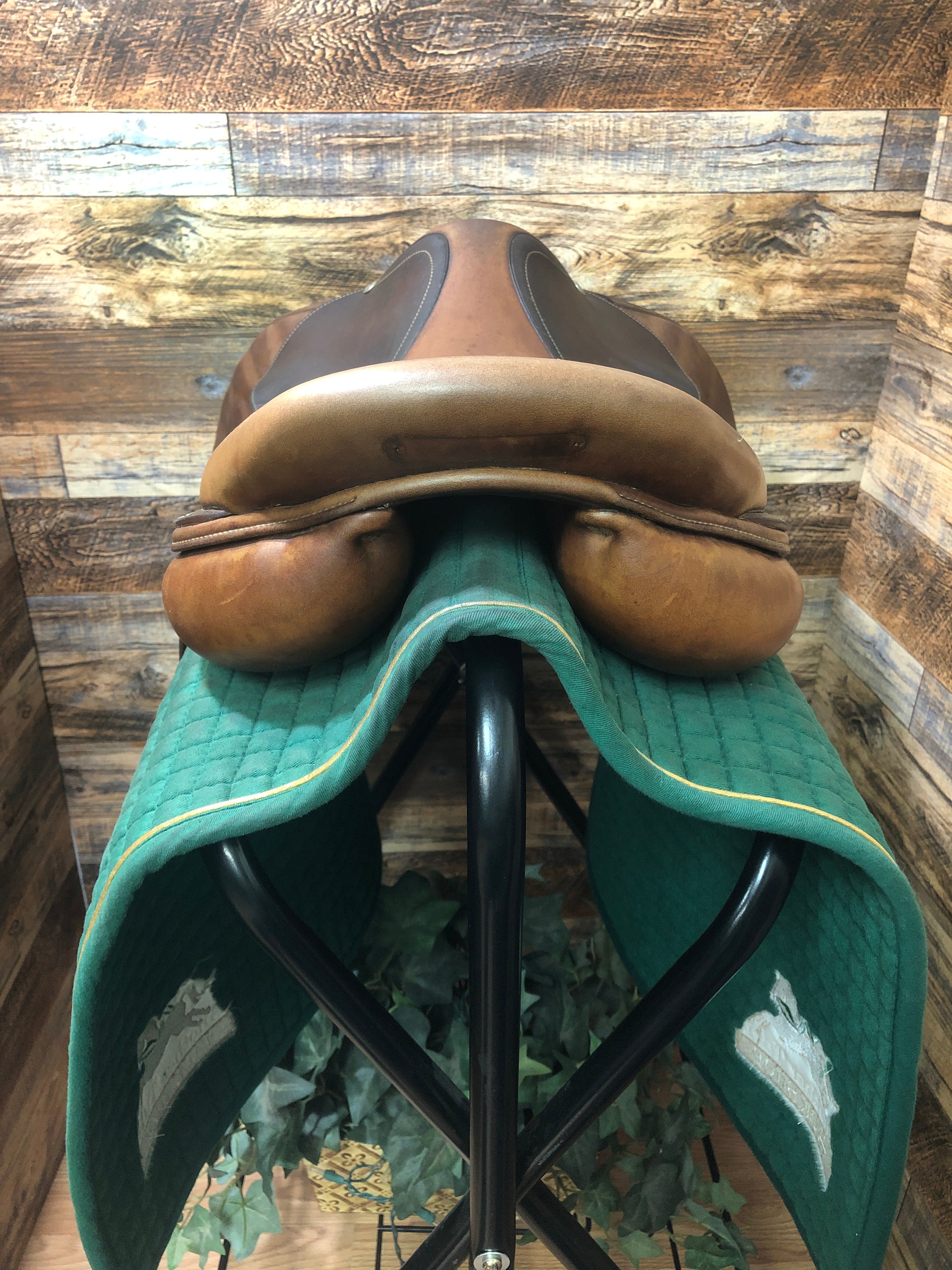 17.5" Antares Close Contact Saddle