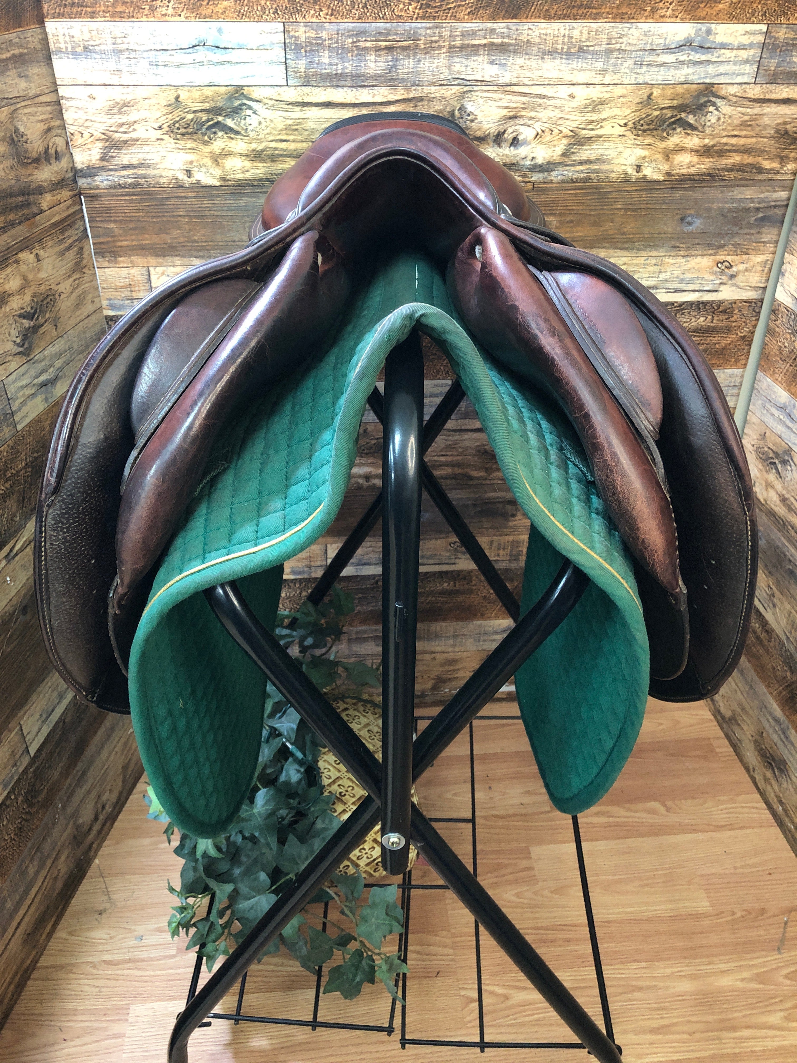 17.5" CWD 2Gs Close Contact Saddle