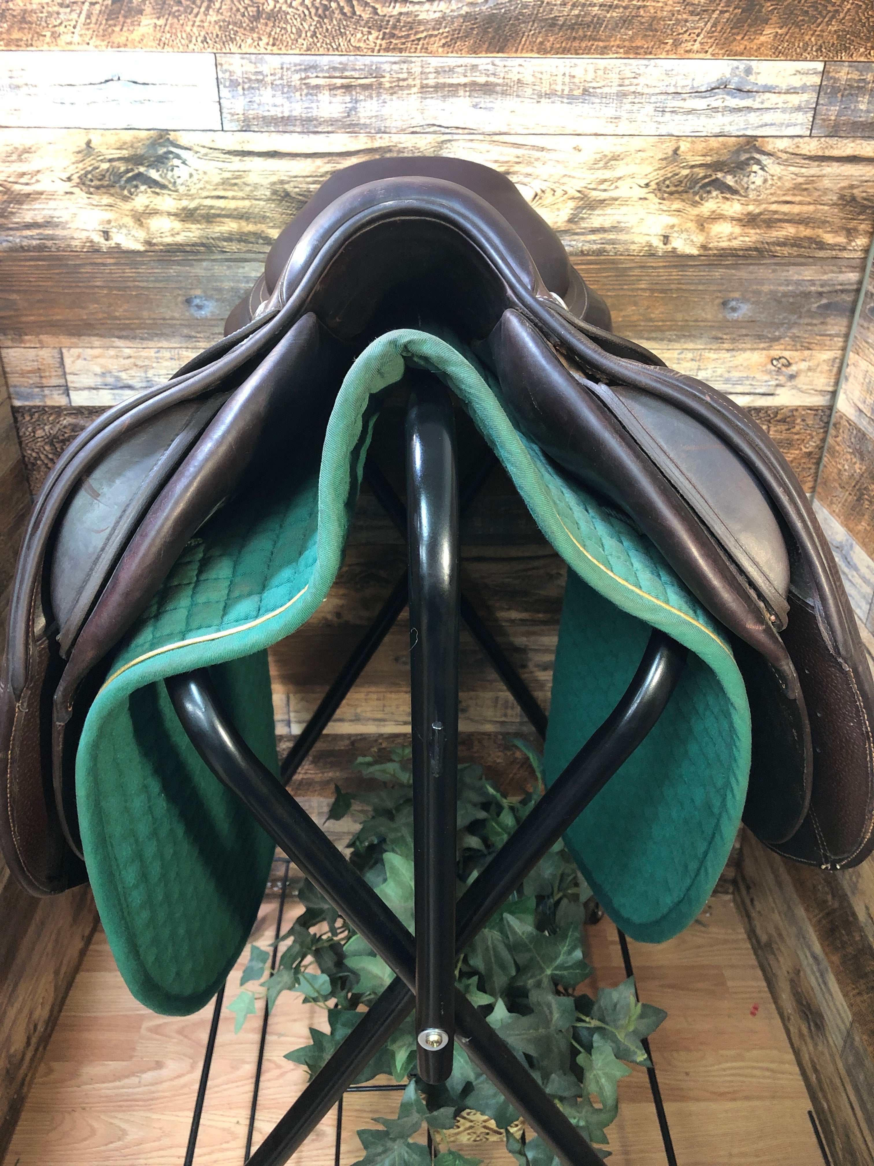 17.5" CWD SE03 2020 Close Contact Saddle