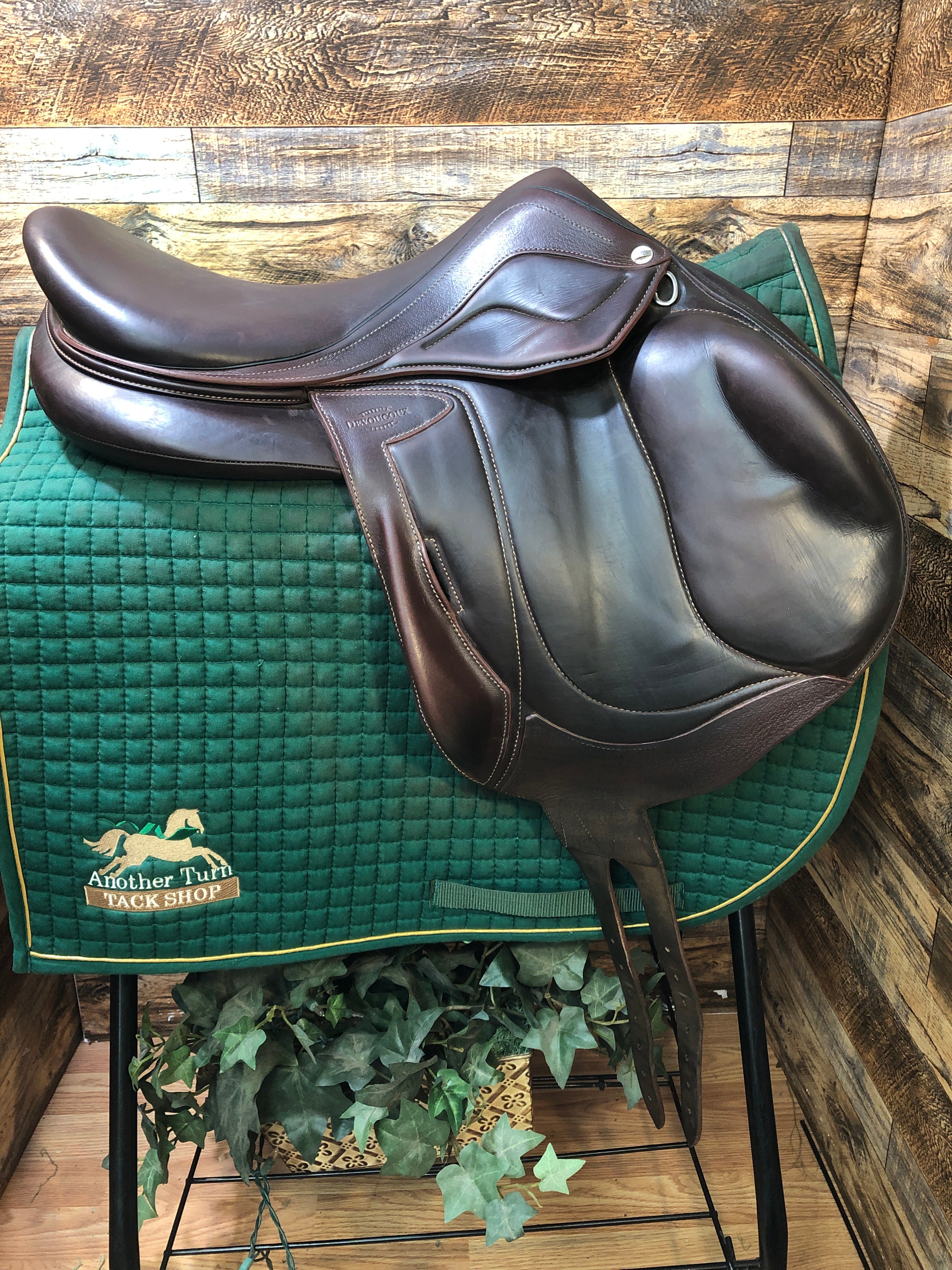 17.5" Devoucoux Chiberta Lab Monoflap Jump Saddle