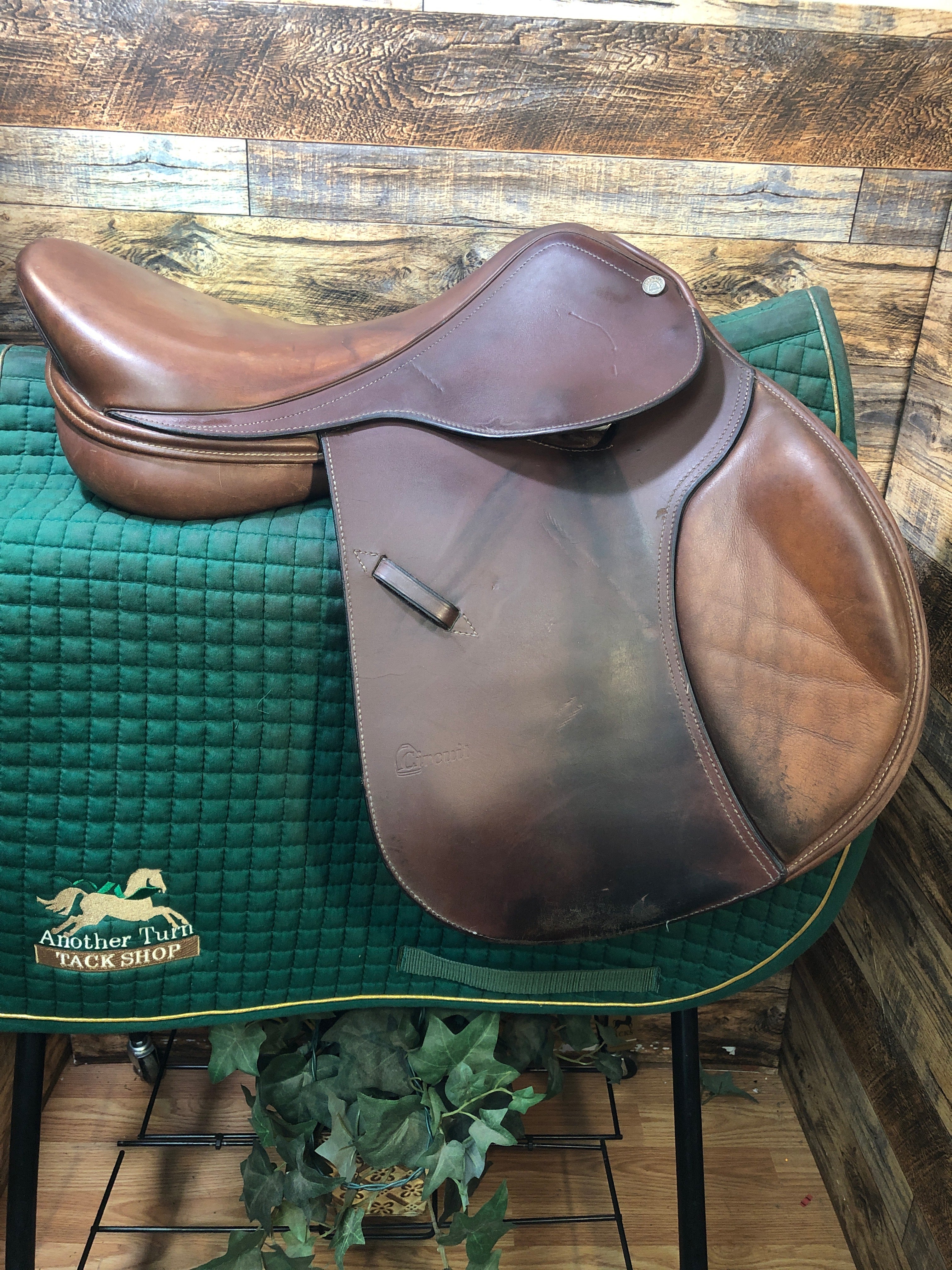 16.5" Dover Circuit Close Contact Saddle