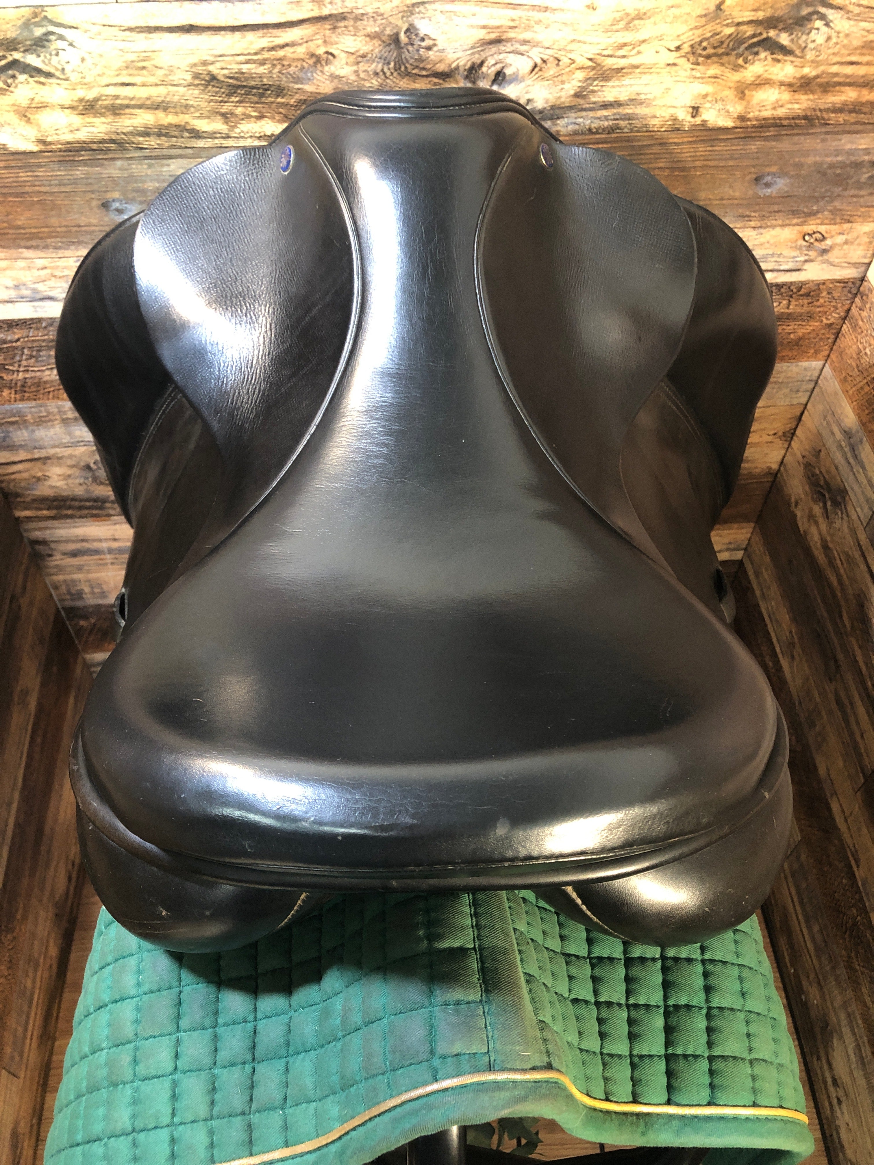 17.5" Detente Dressage Saddle