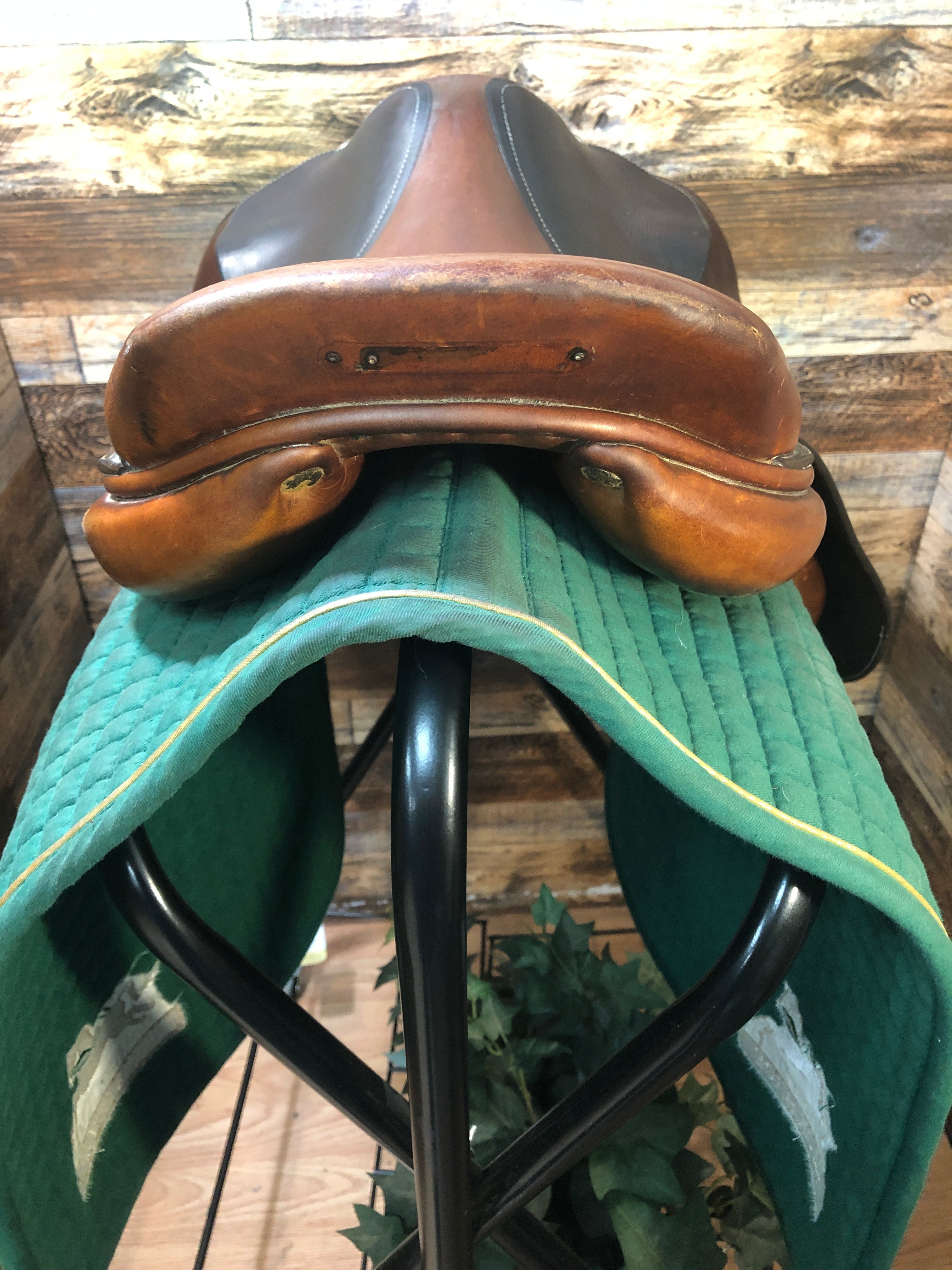 17" Butet Close Contact Saddle