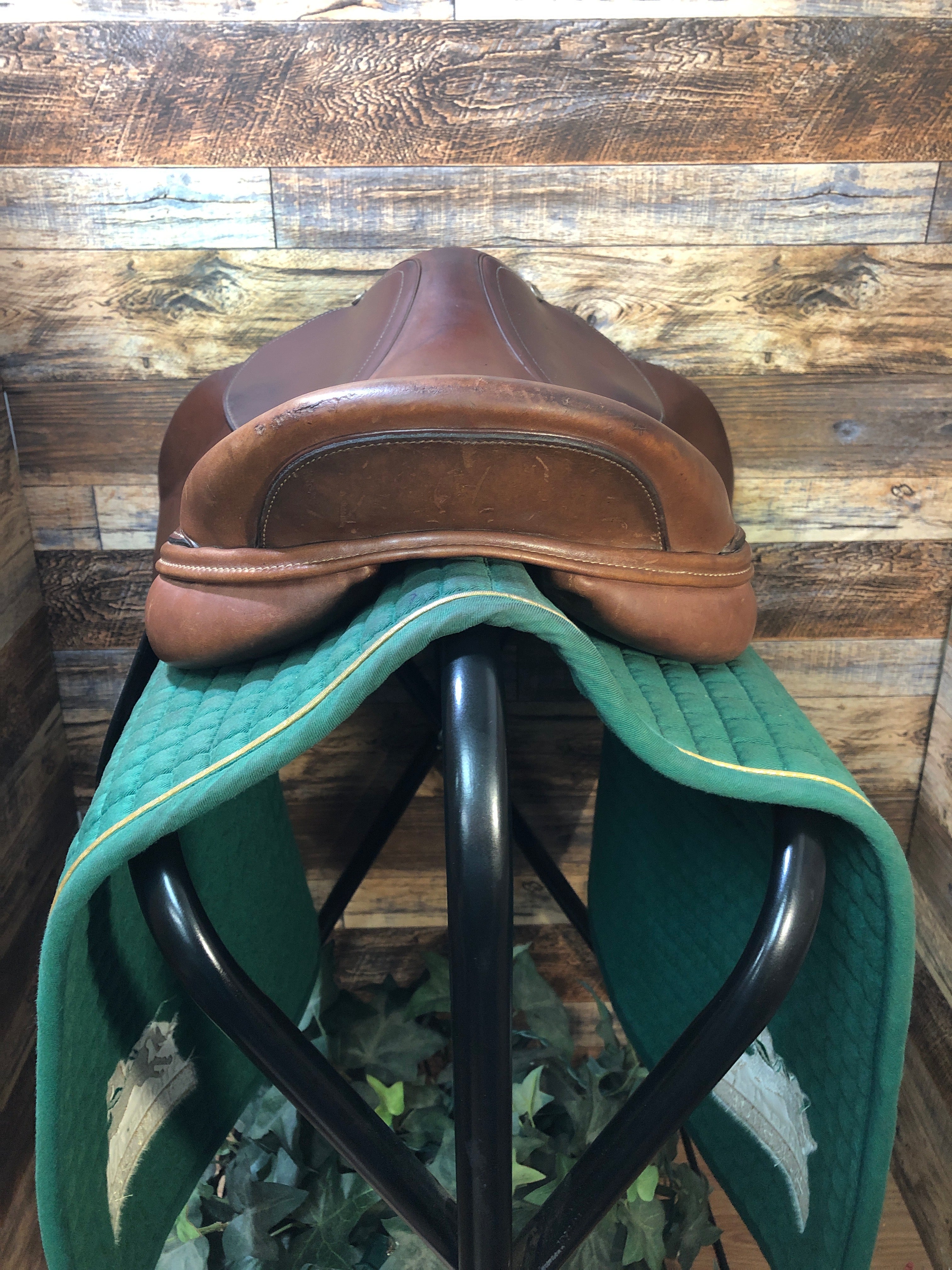 16.5" Dover Circuit Close Contact Saddle