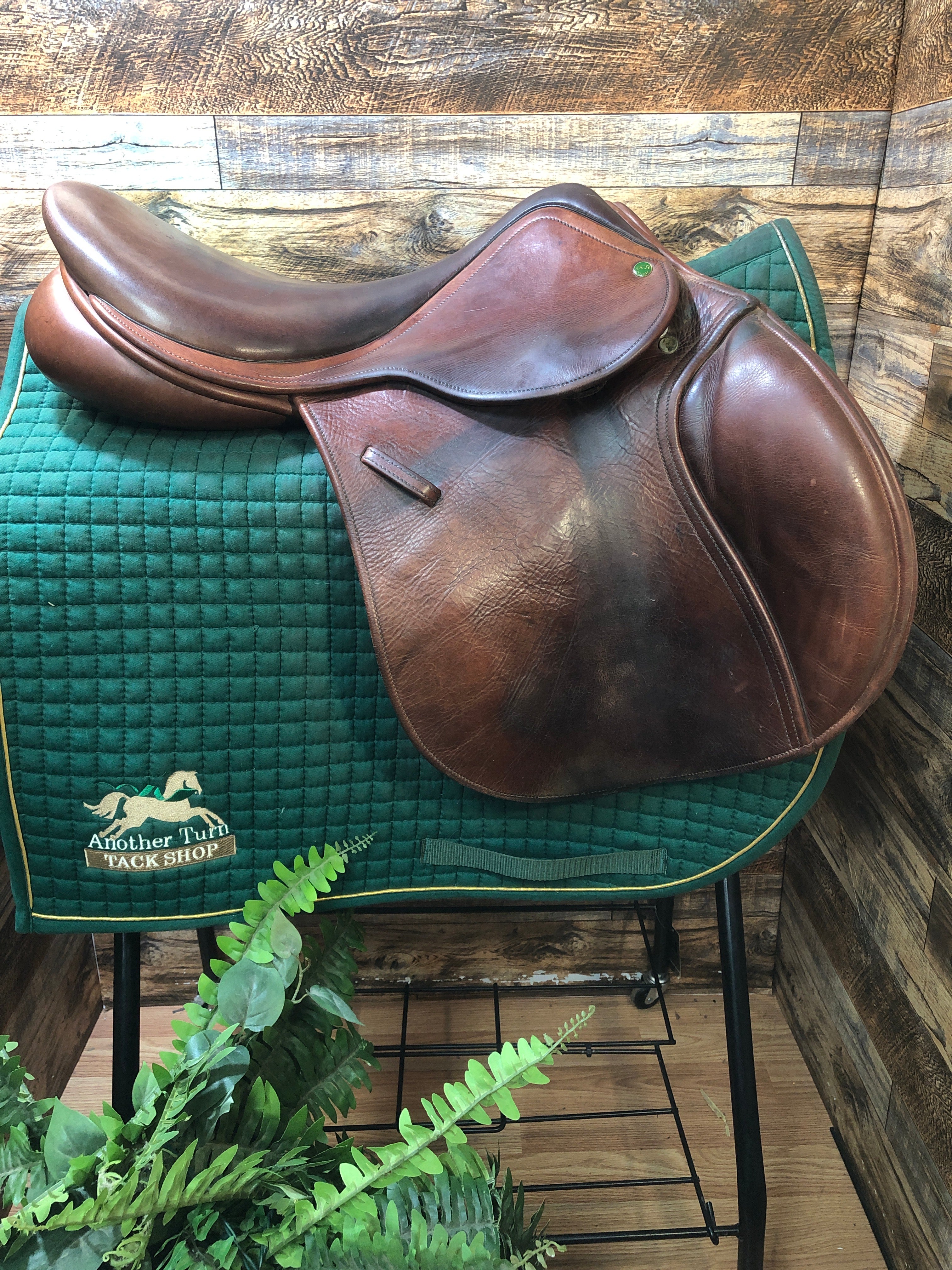 17.5" County Innovation Close Contact