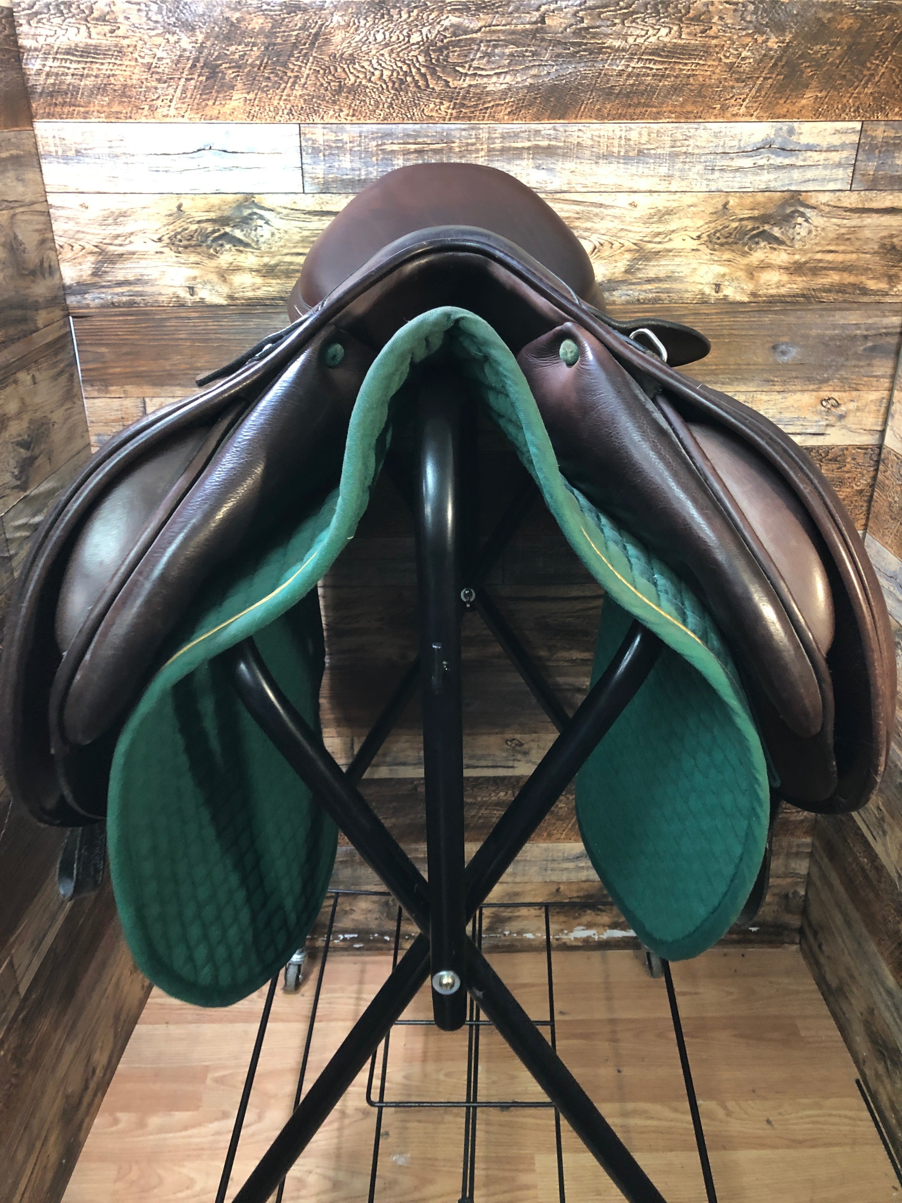 18" Vega Jump Saddle 5"Tree/13" Flap