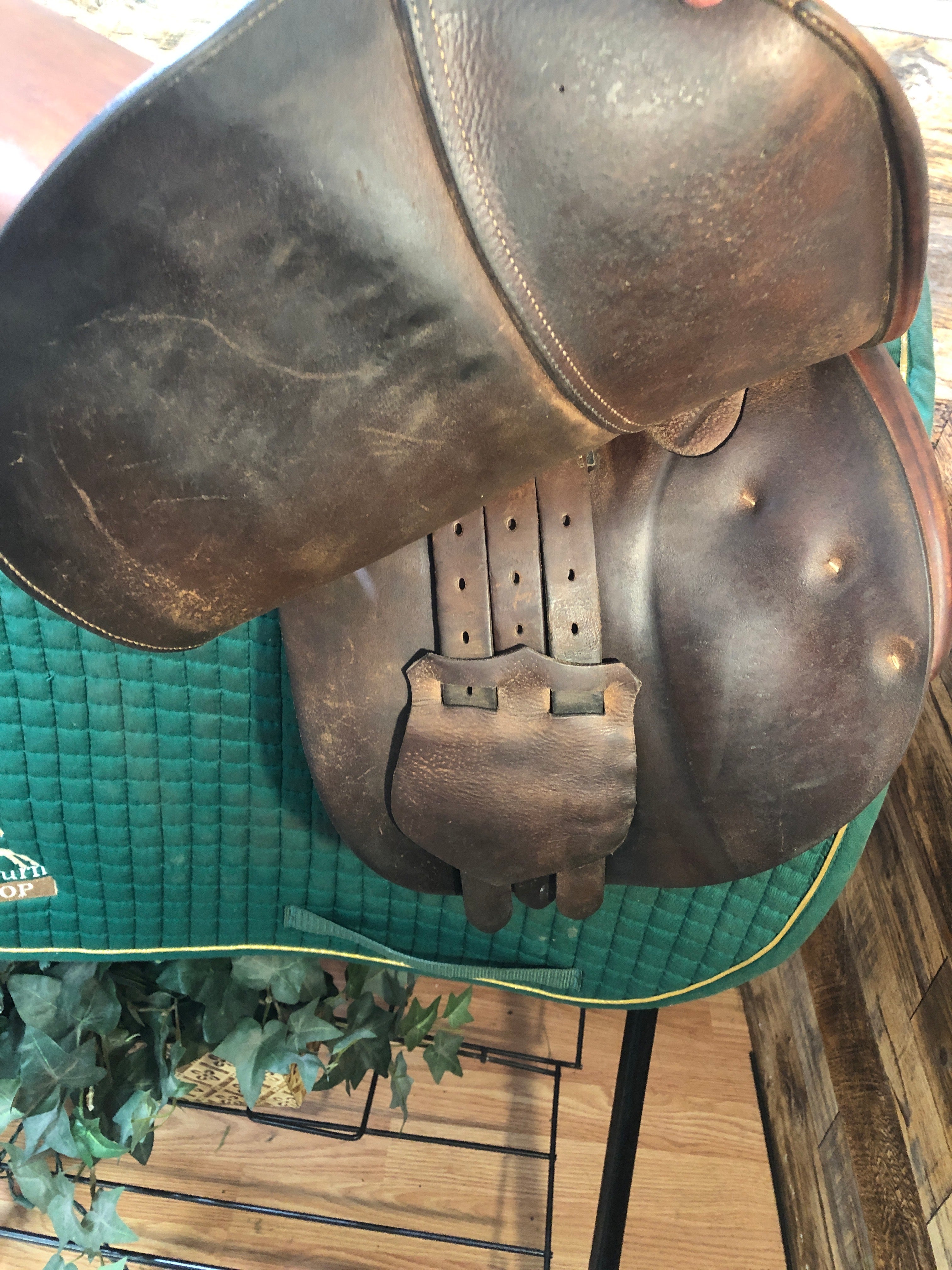 18" Butet Close Contact Saddle
