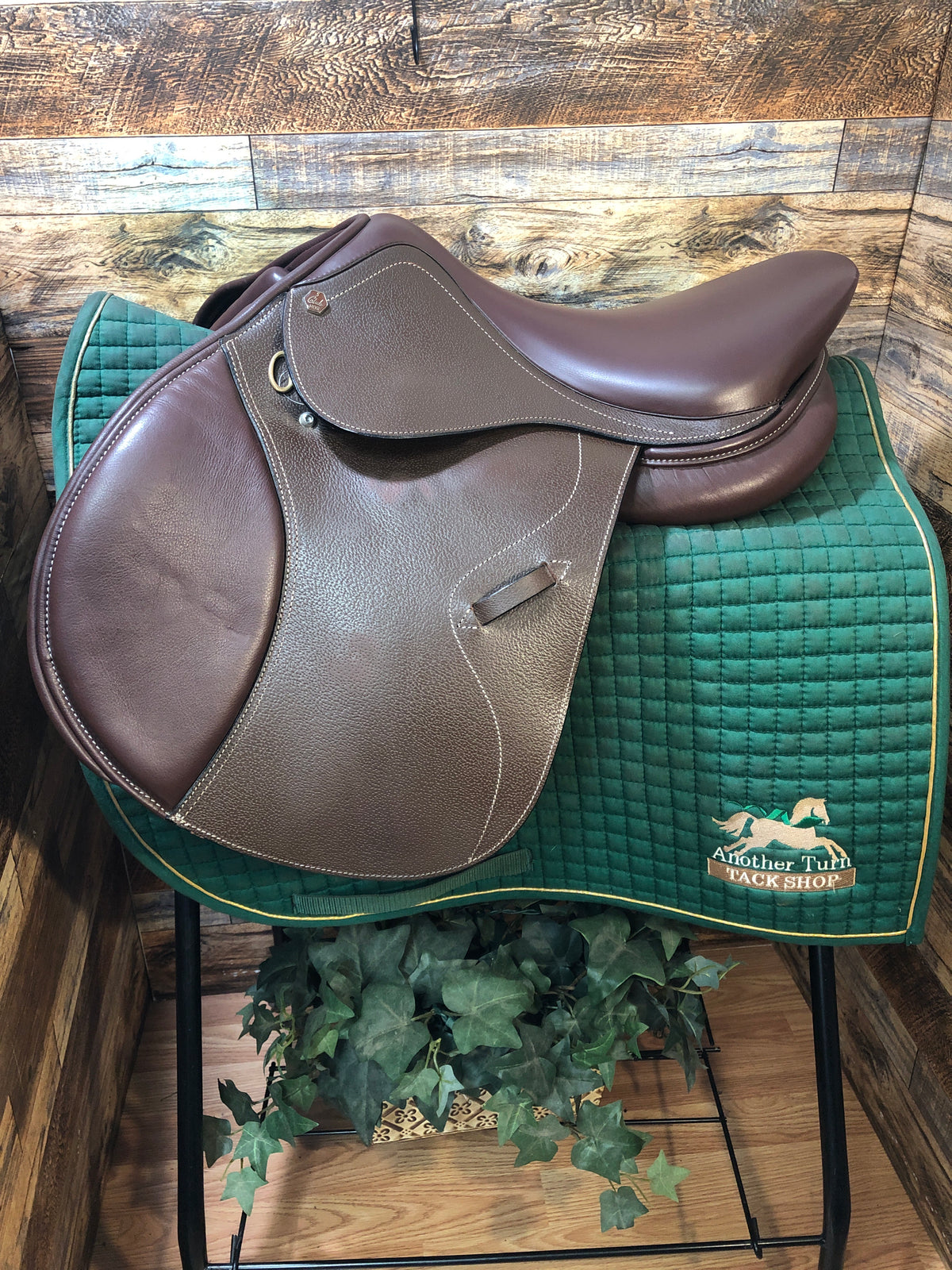 15.75" HDR Club Close Contact Saddle