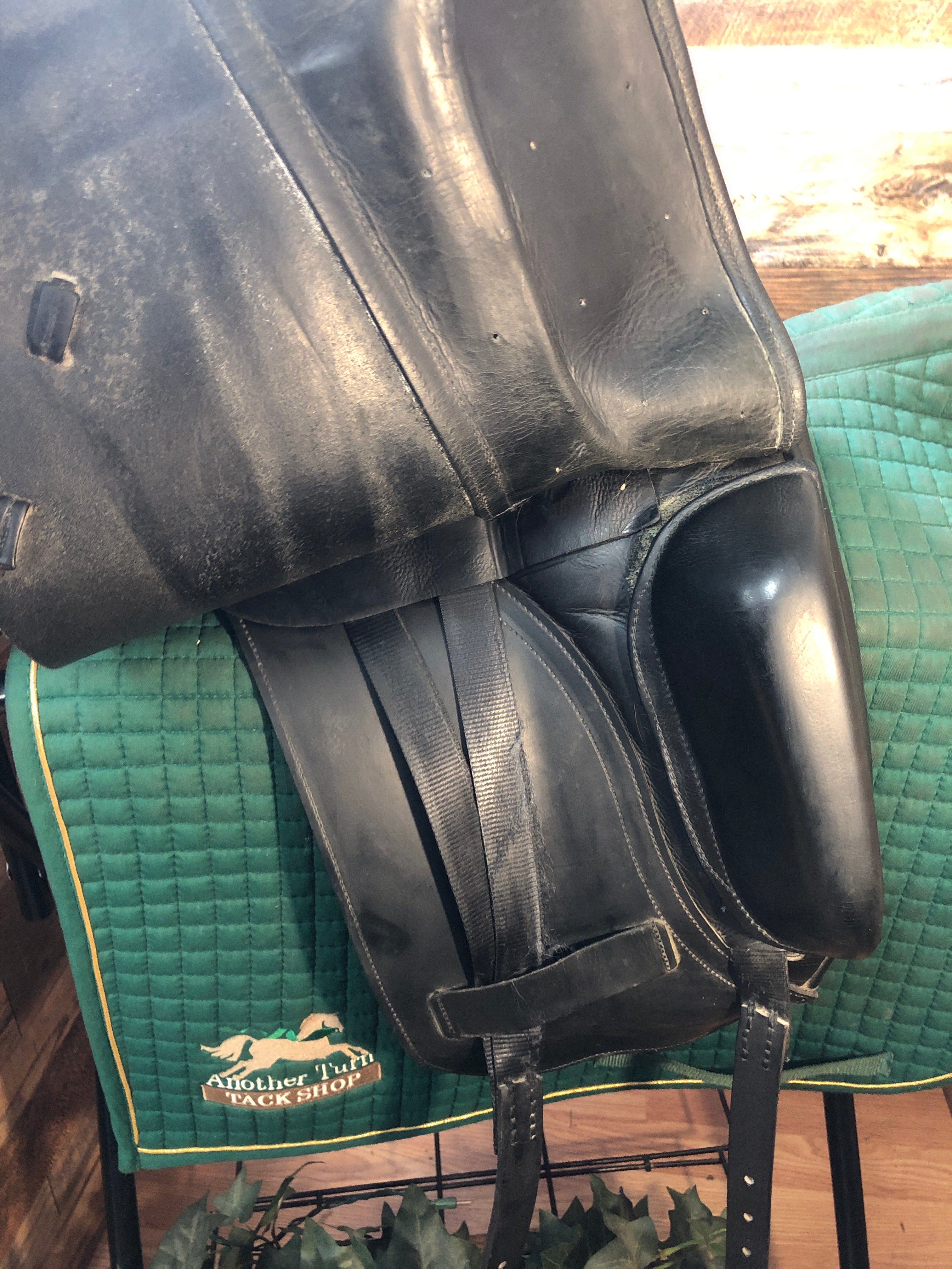 18" Albion Dressage Saddle