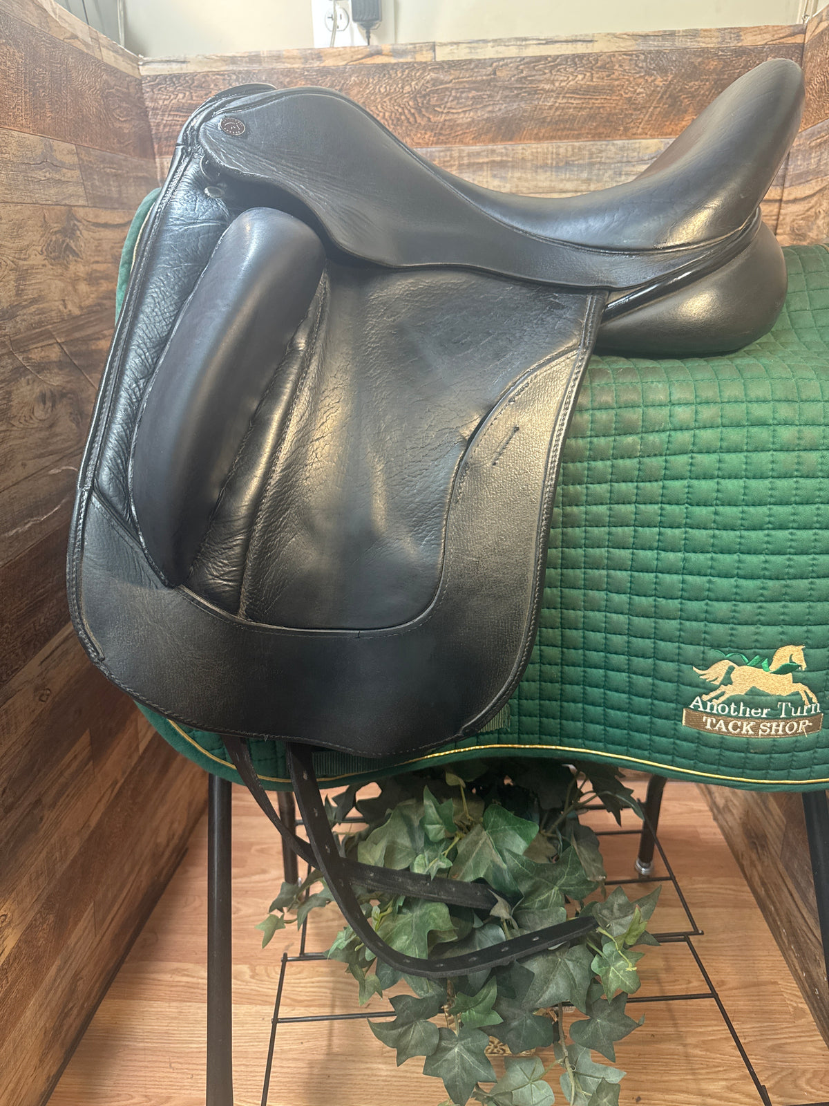 17.5" Dresch Dressage 6" Tree/ skid row panel