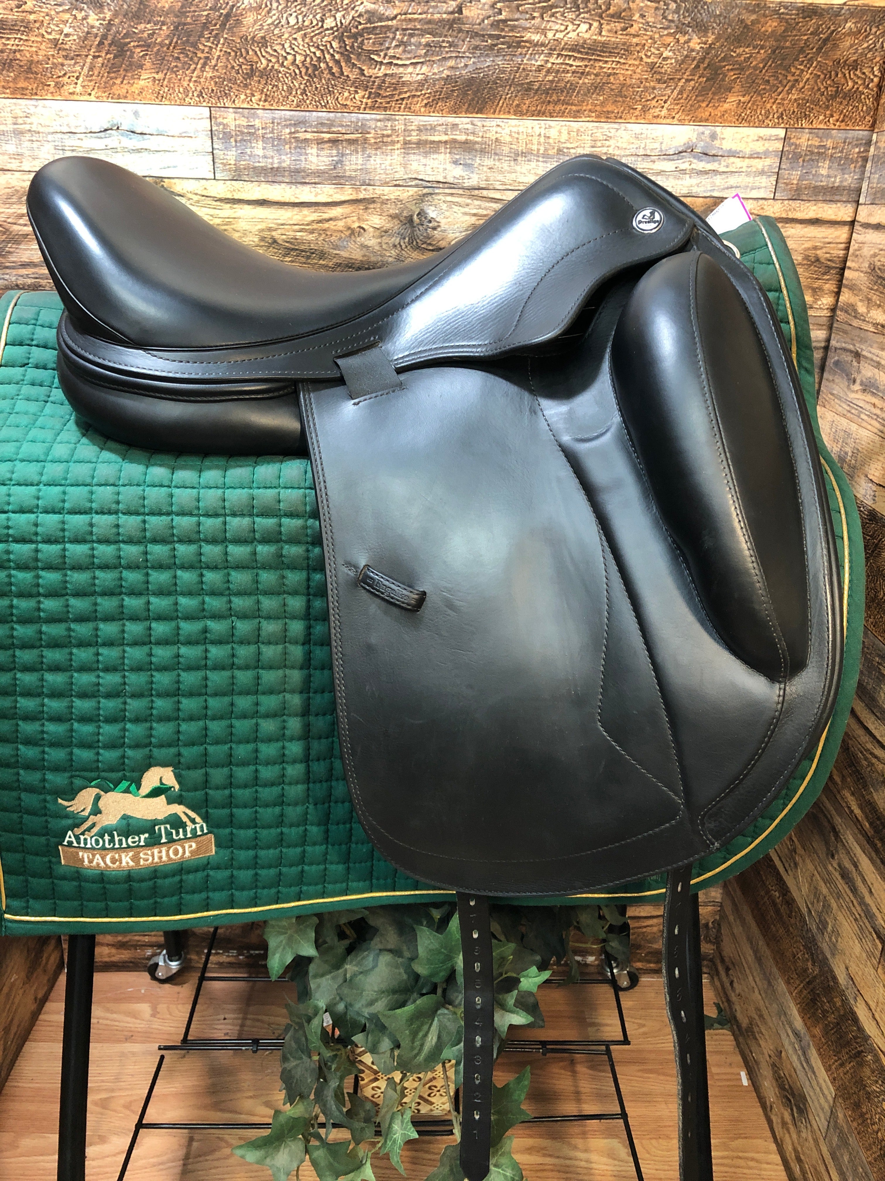 18" Prestige D2K Dressage Saddle