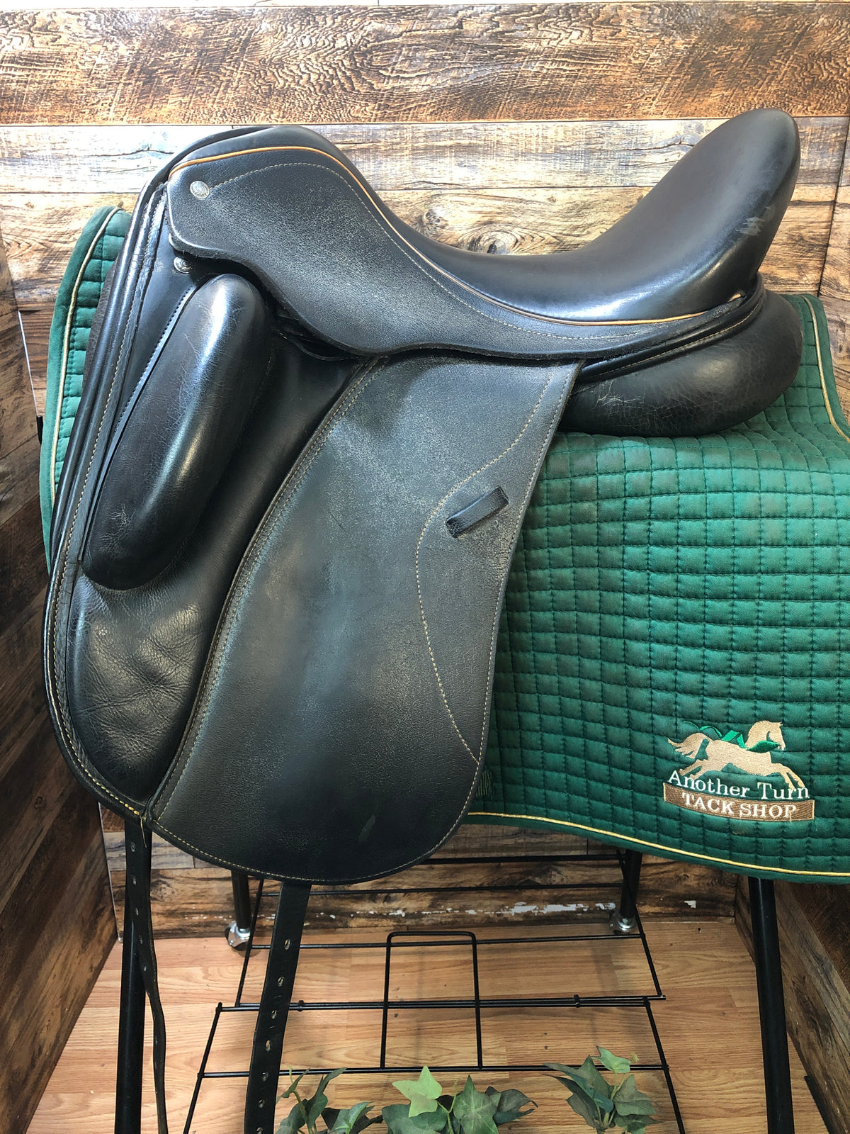 18" Custom Saddlery Everst R Dressage Saddle