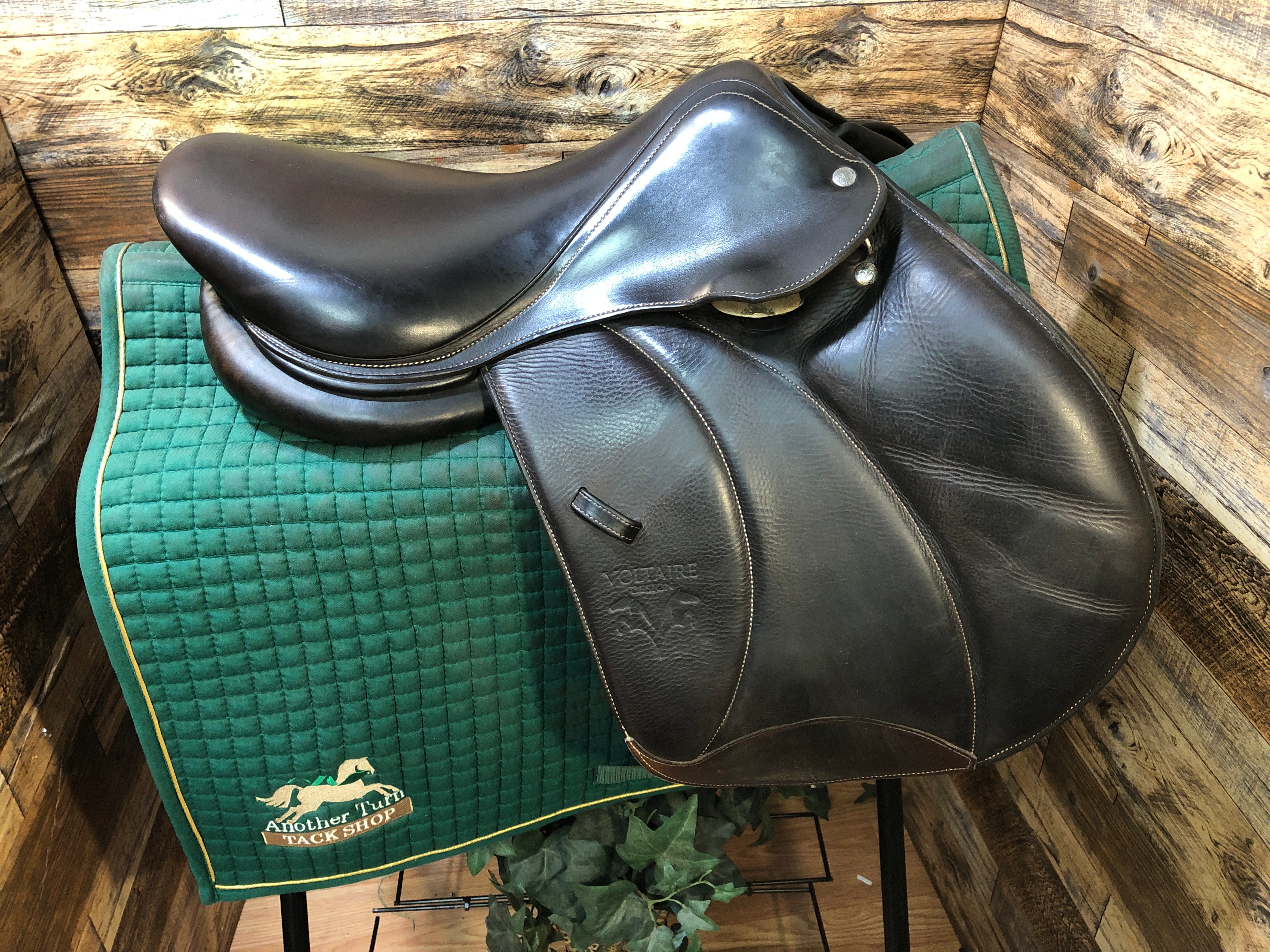 17" Voltaire Palm Beach Jump Saddle