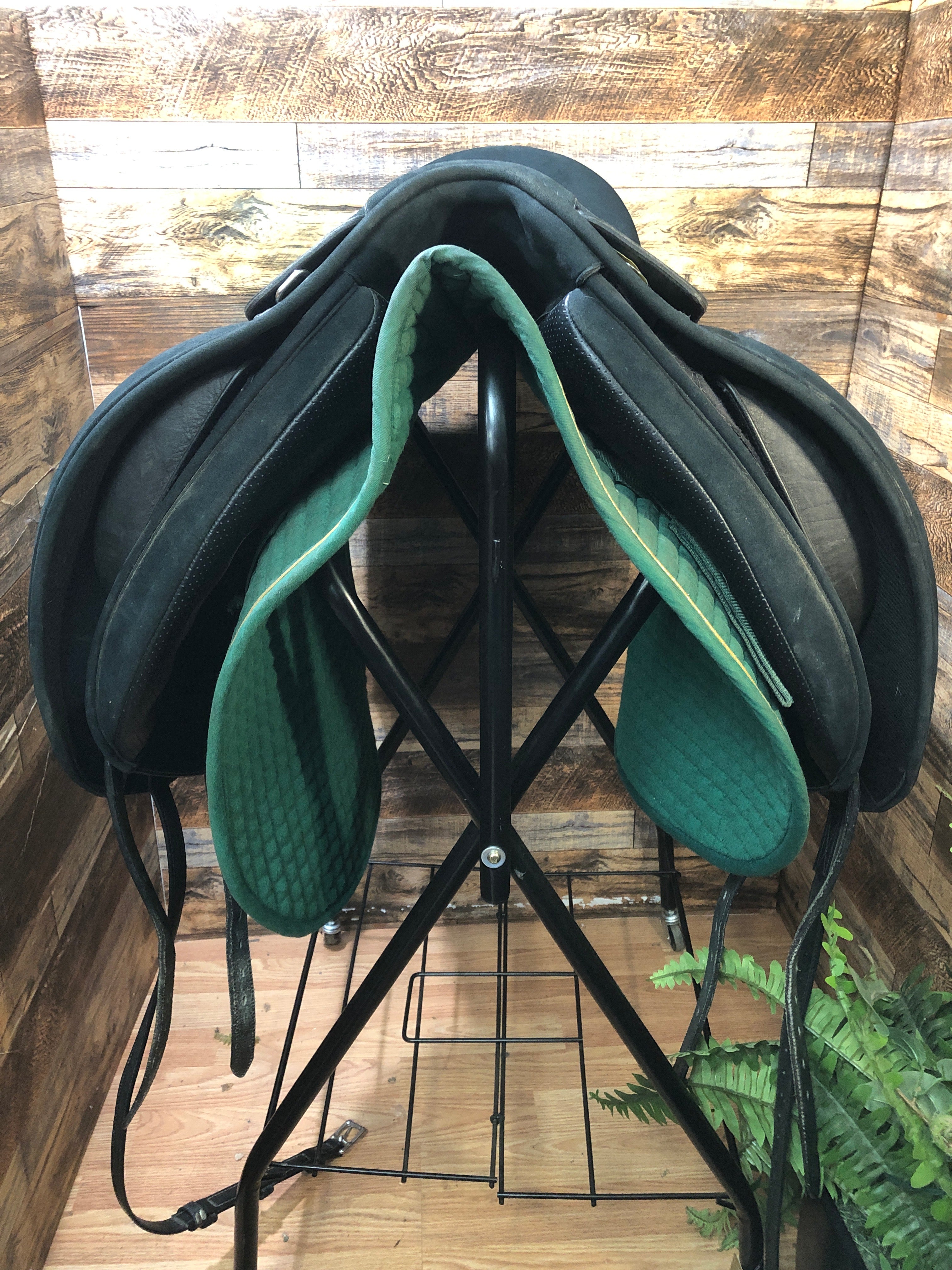 18" Wintec Dressage Saddle 5" Tree 16.5" Flap