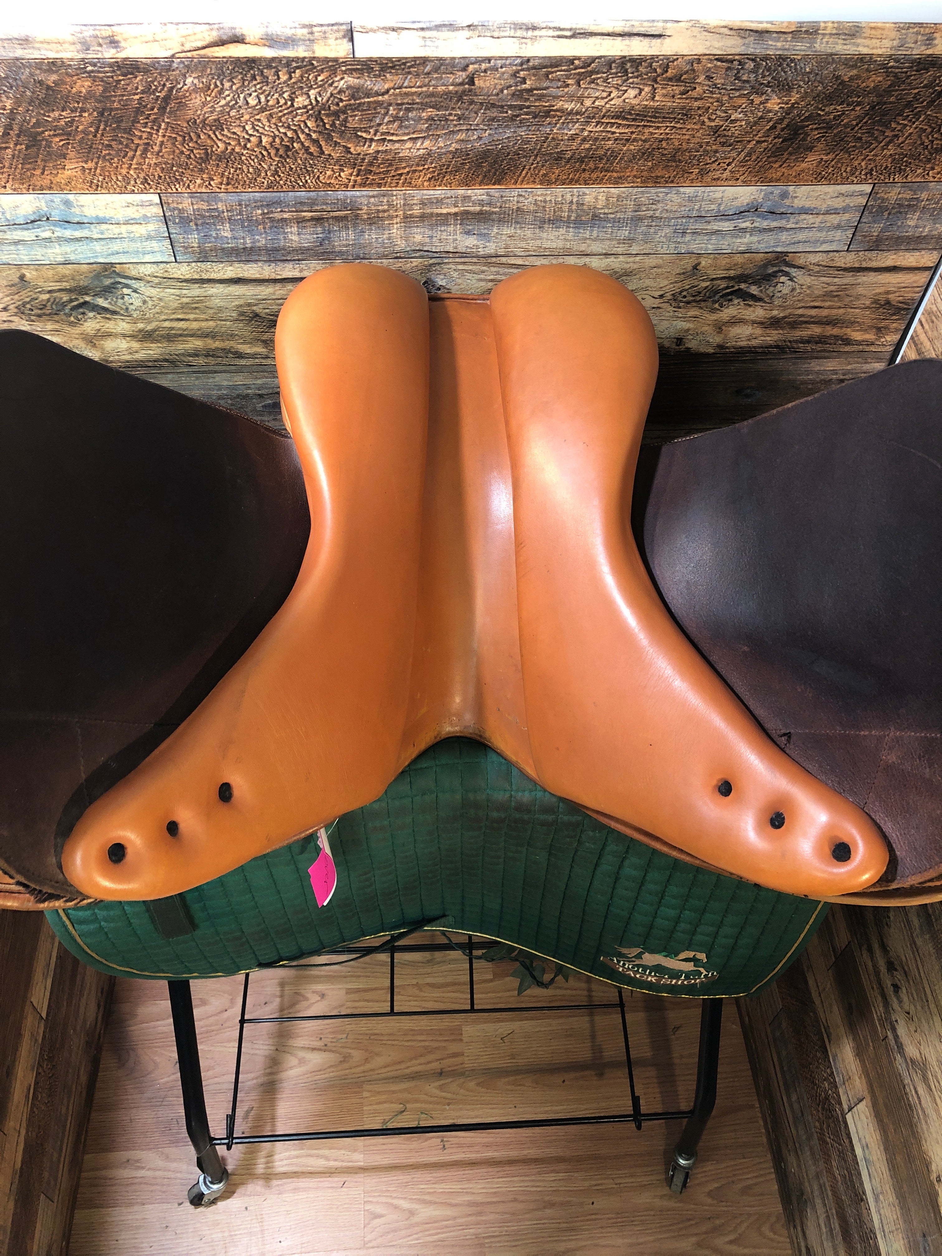 15" M Toulouse Jump Saddle