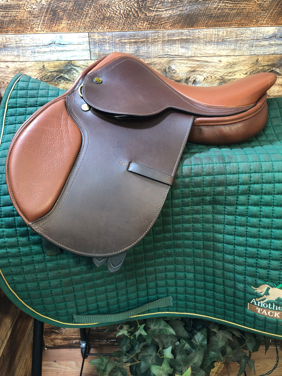 13" Knight Ryder Close Contact Saddle