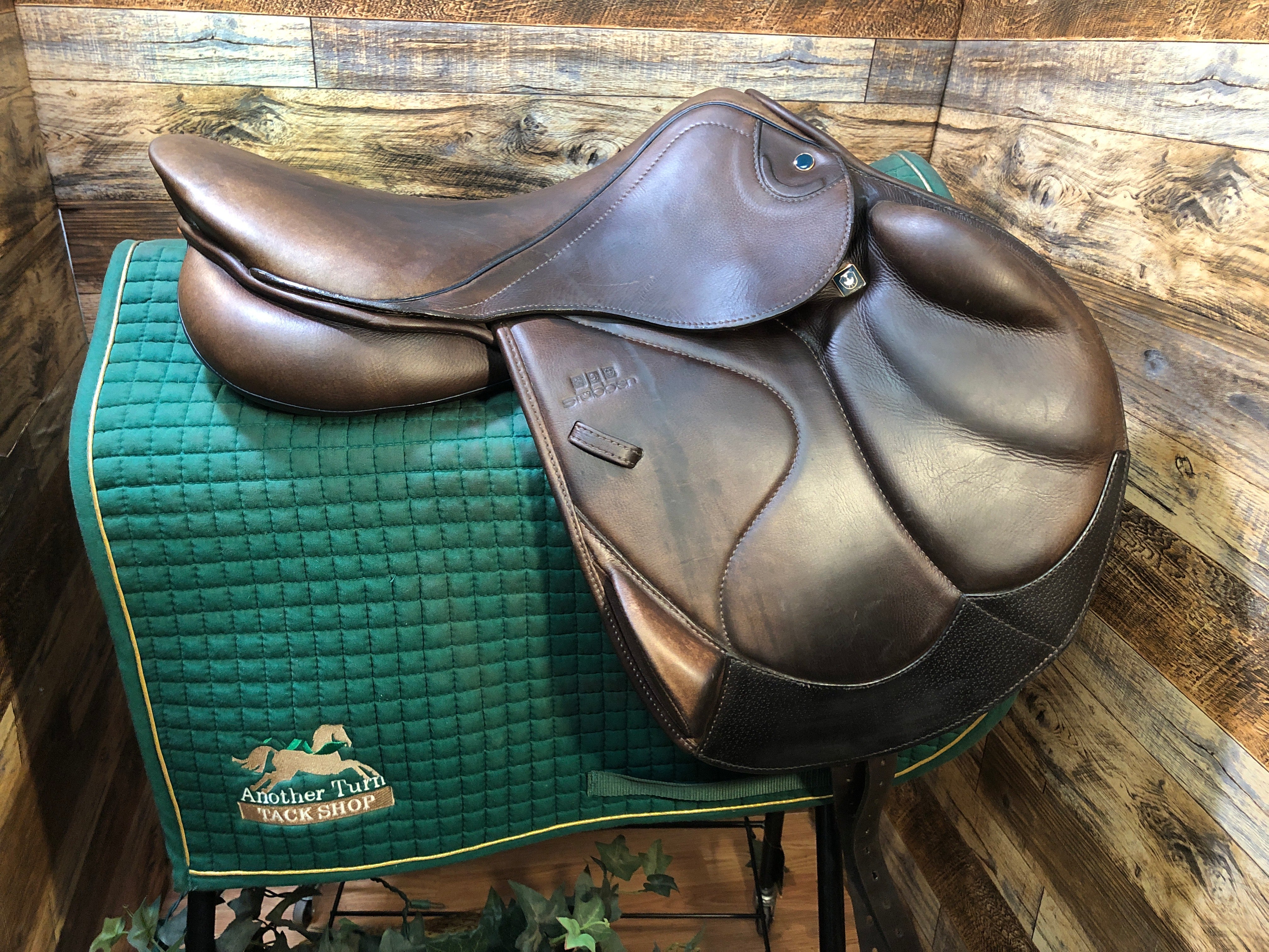 17.5" Zaria Optimum Stubben Jump Saddle