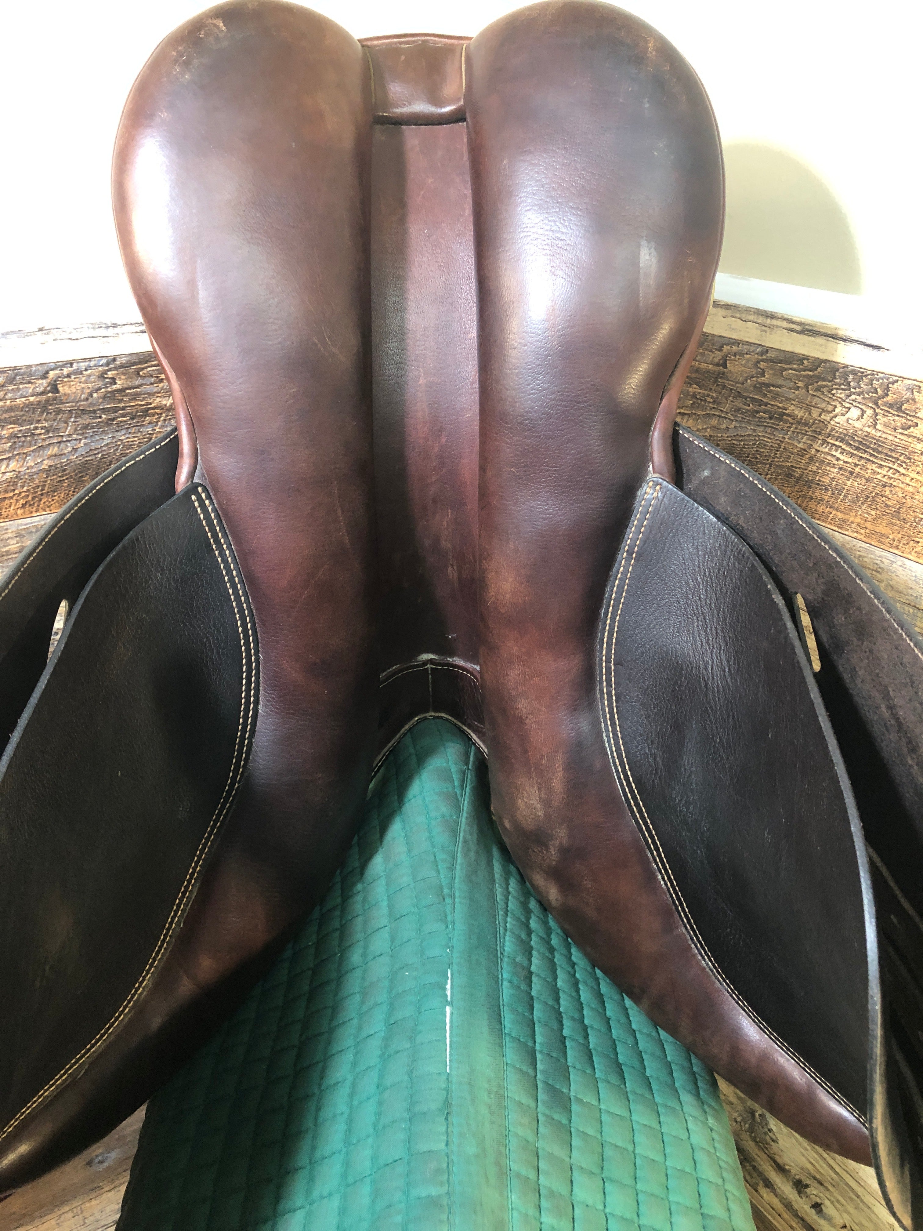 17.5" Collegiate Close Contact Saddle