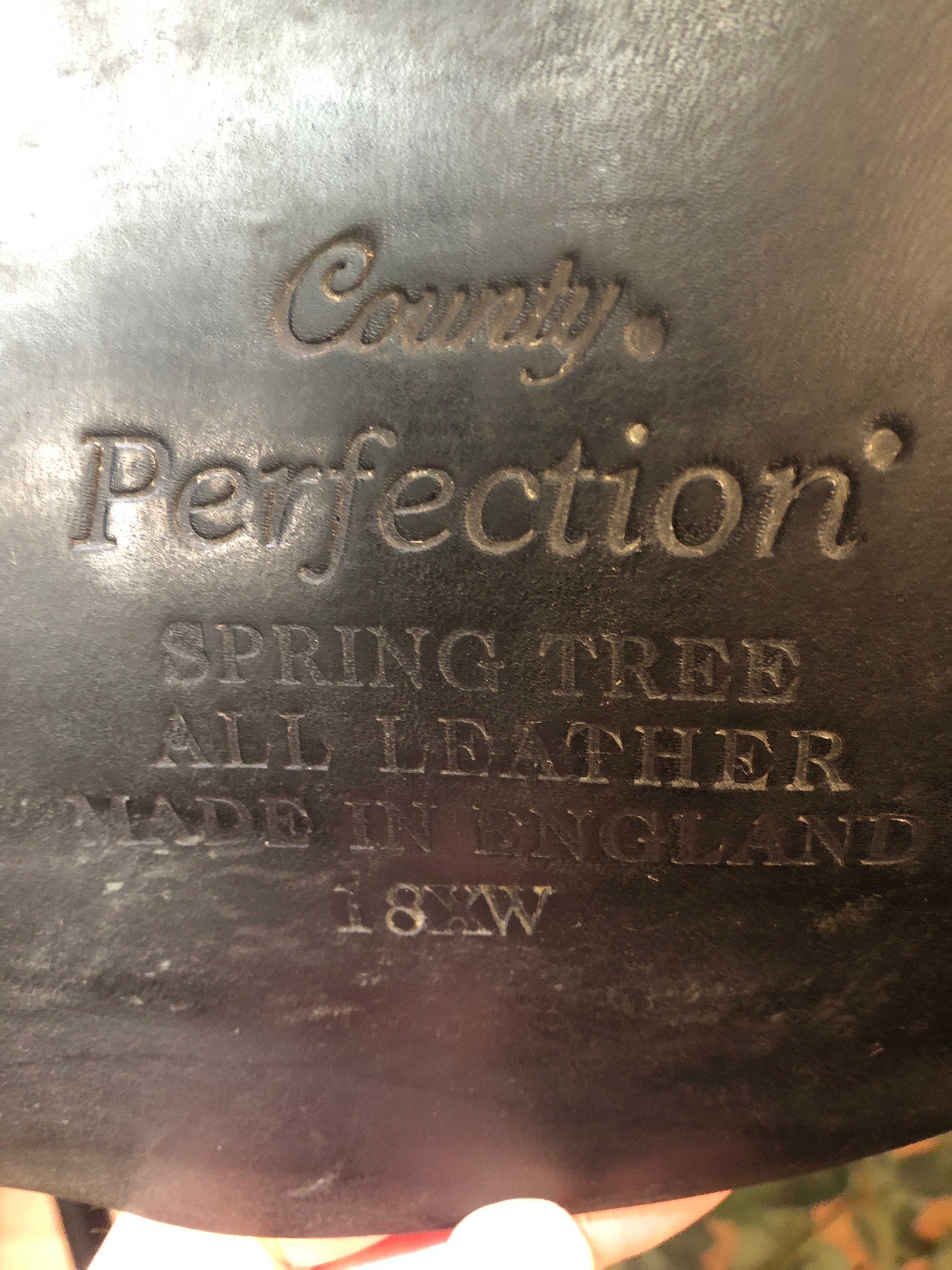18" County Perfection Dressage XW 5.5" tree/ 16" flap wool