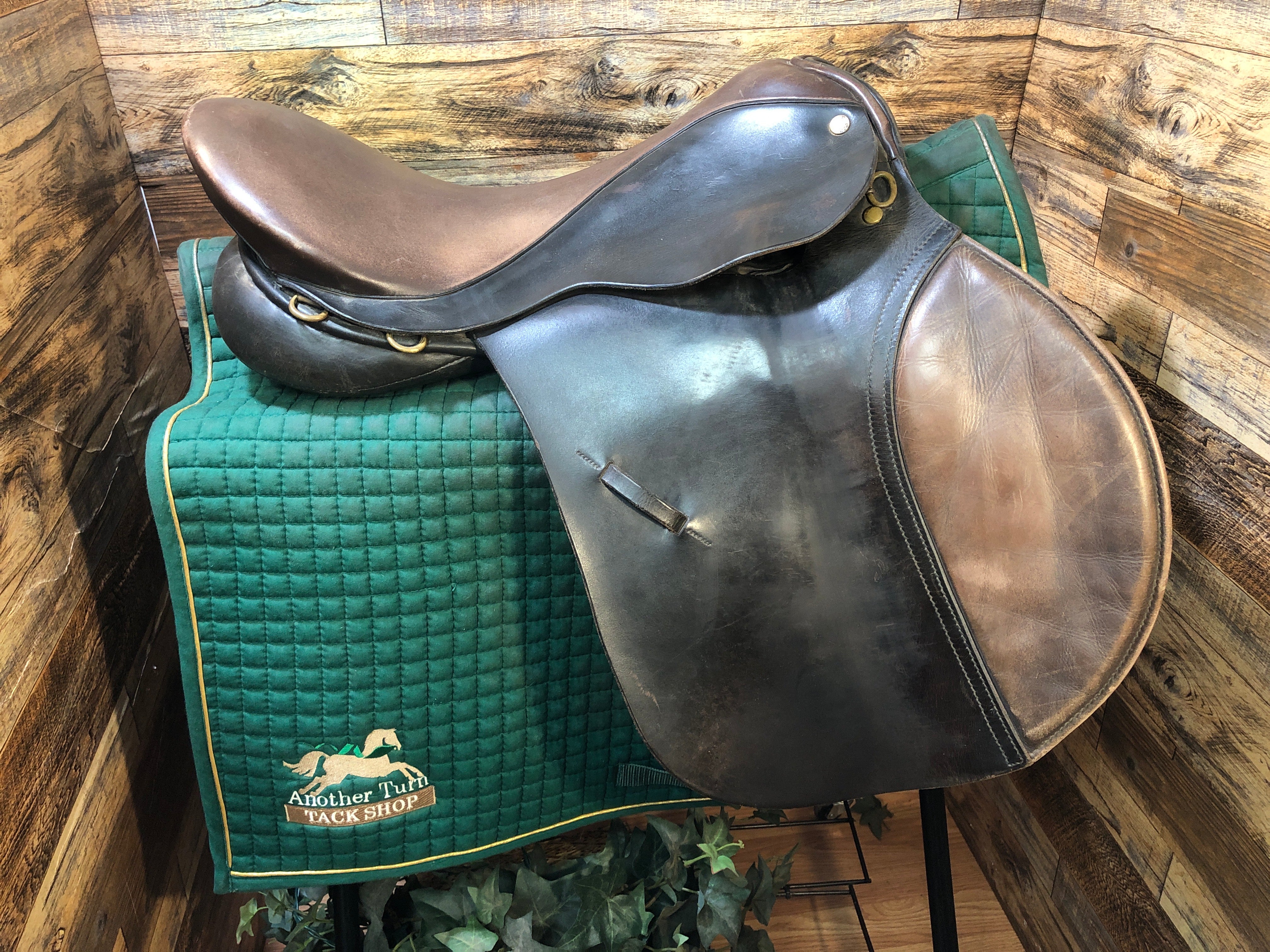 18" Black Country AP Saddle