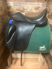 18" Kent & Masters Dressage Saddle