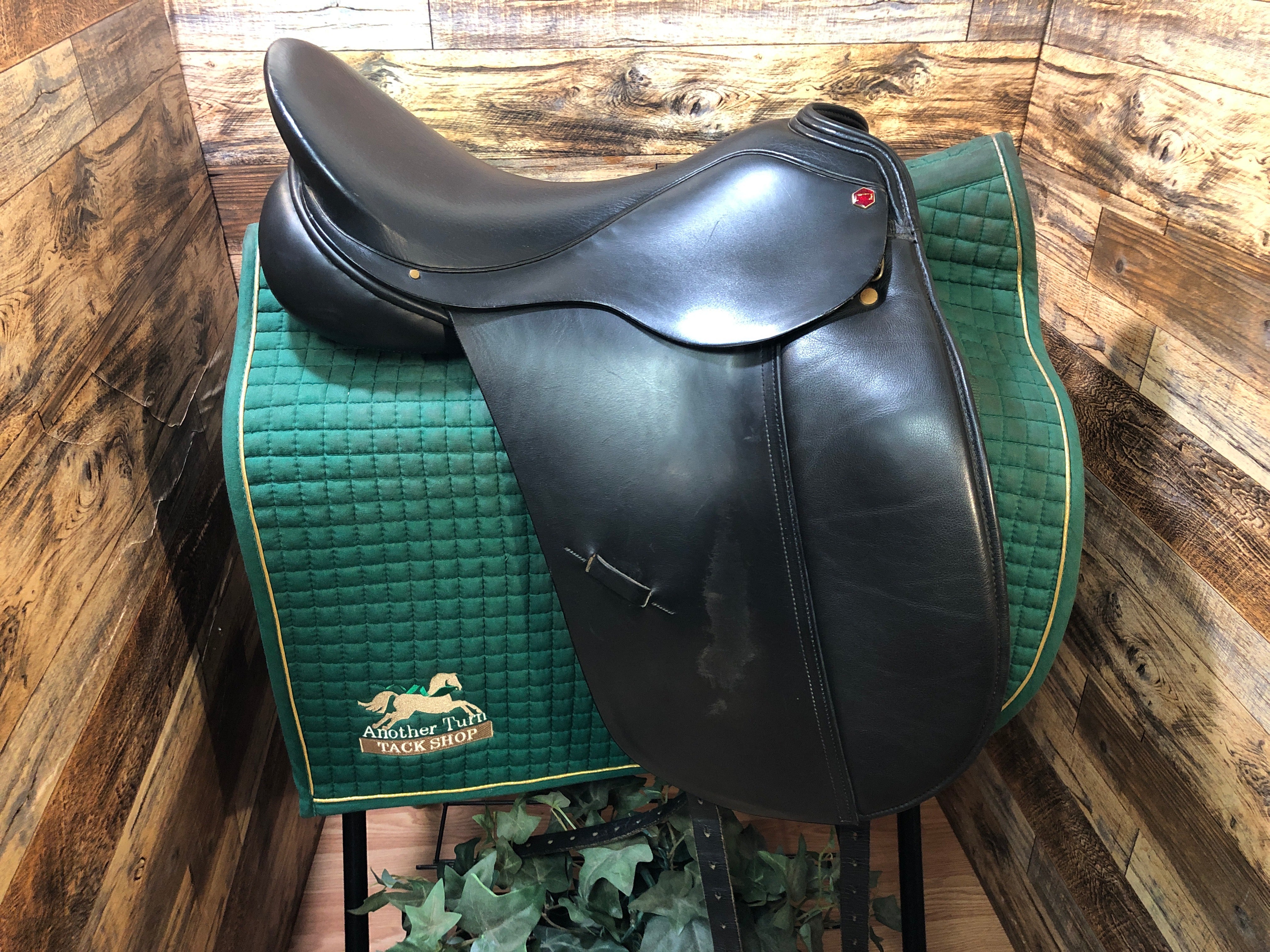 17.5" Albion Style Dressage 5.5" Tree/ 17" Flap