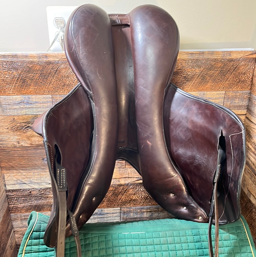 18" Adam Ellis Monoflap Jump Saddle