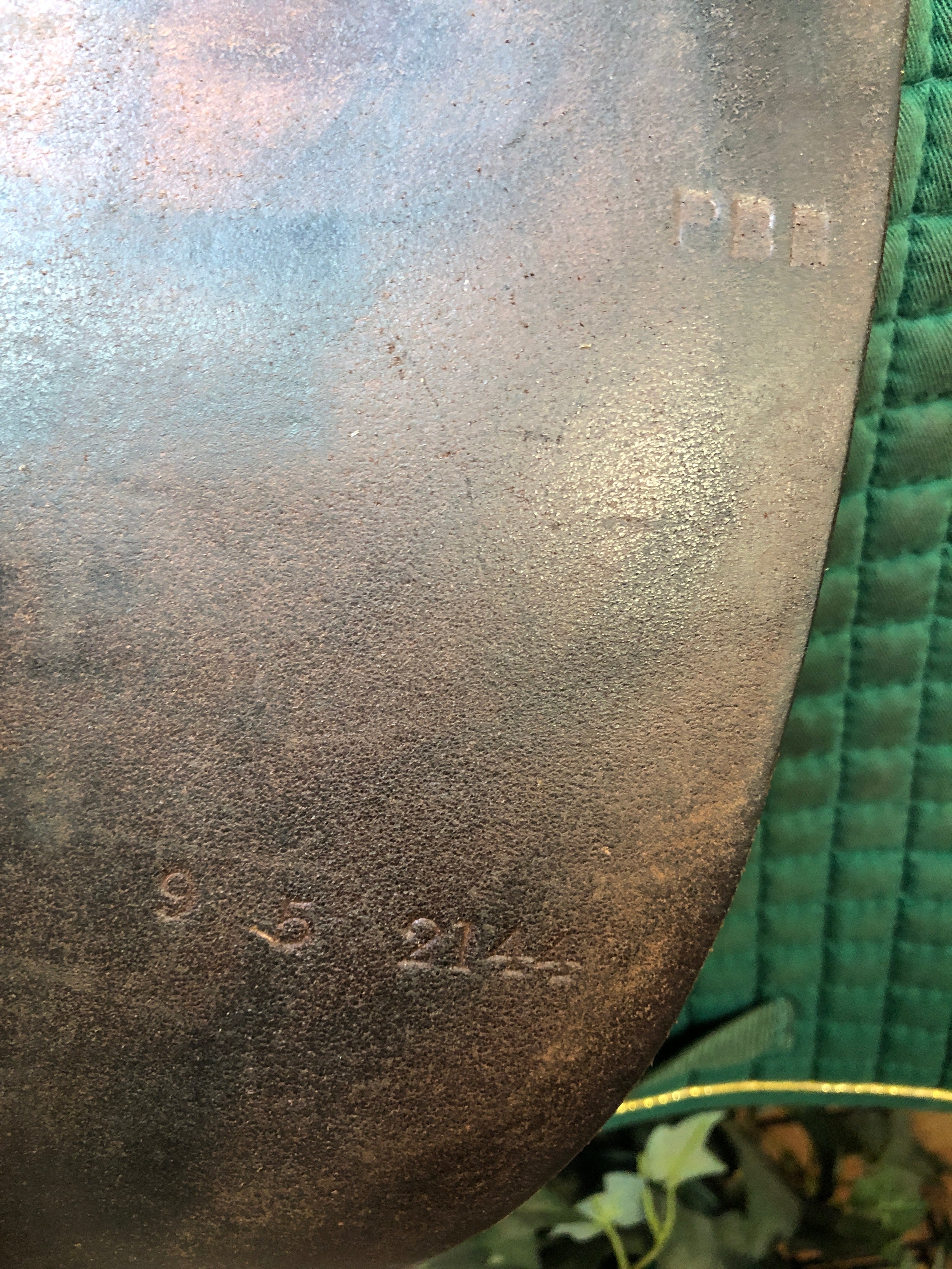 17" Crosby Close Contact Saddle