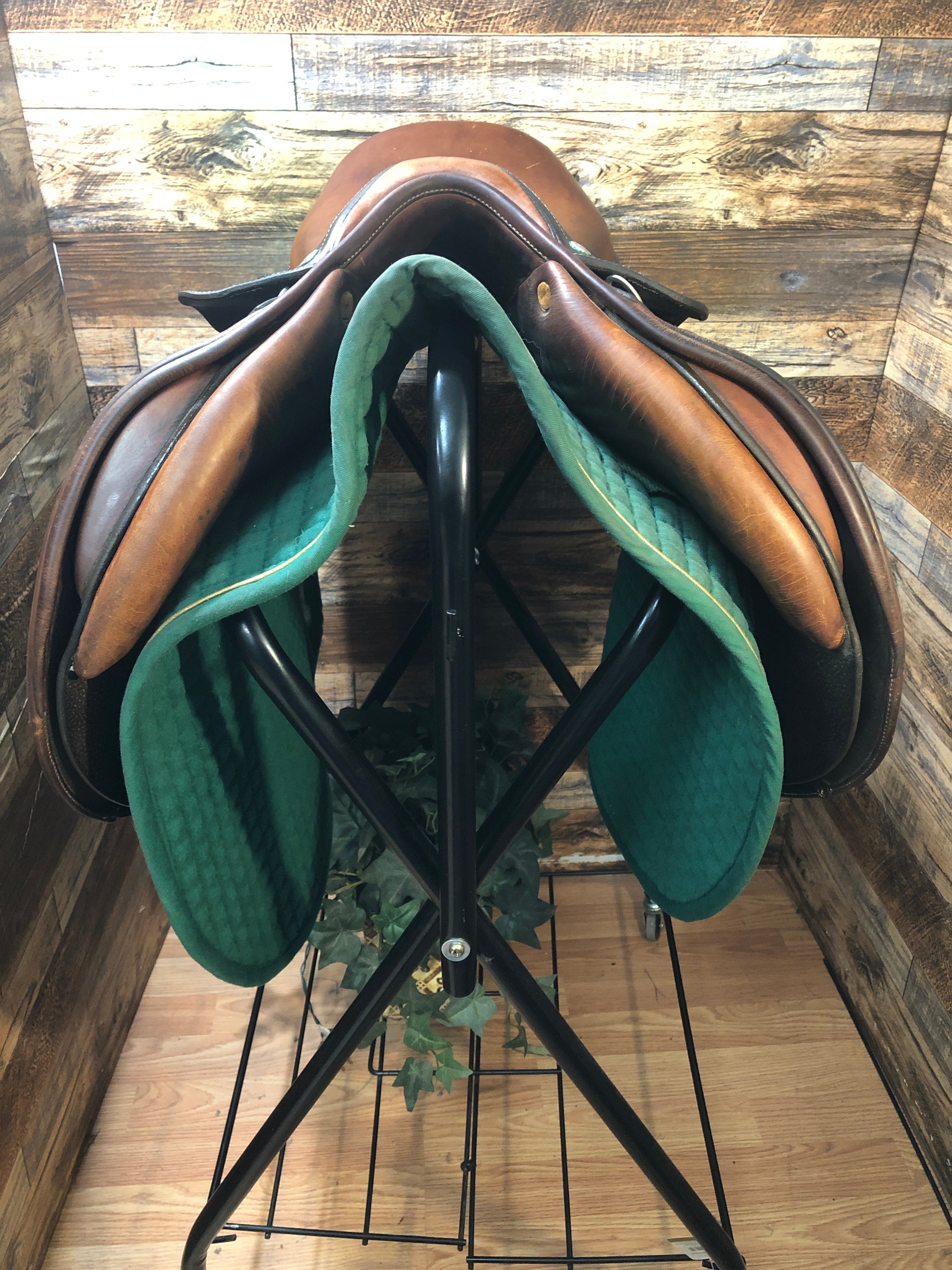 17" Butet Close Contact Saddle