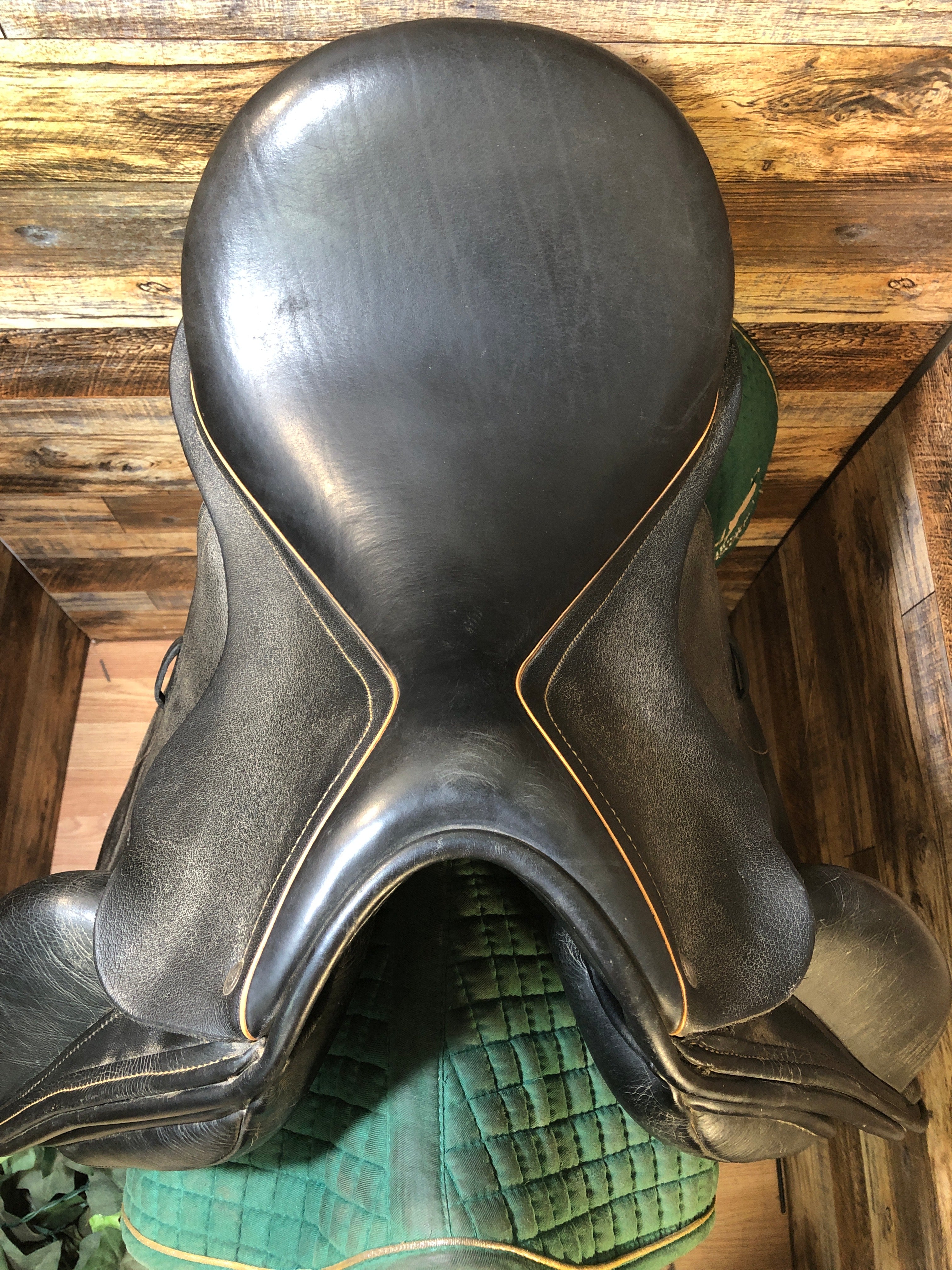 18" Custom Saddlery Everst R Dressage Saddle