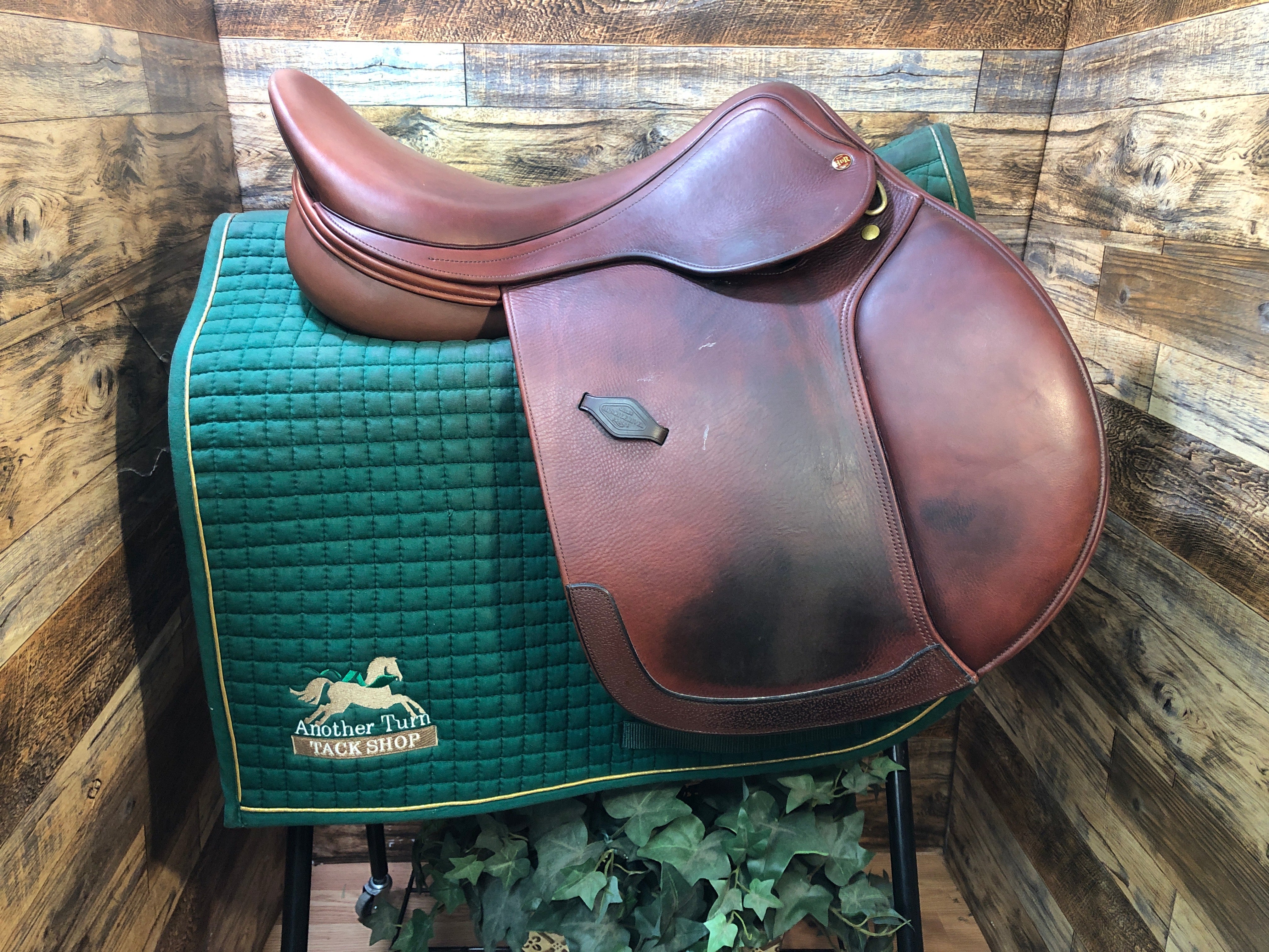 17.5" HDR Jump Saddle