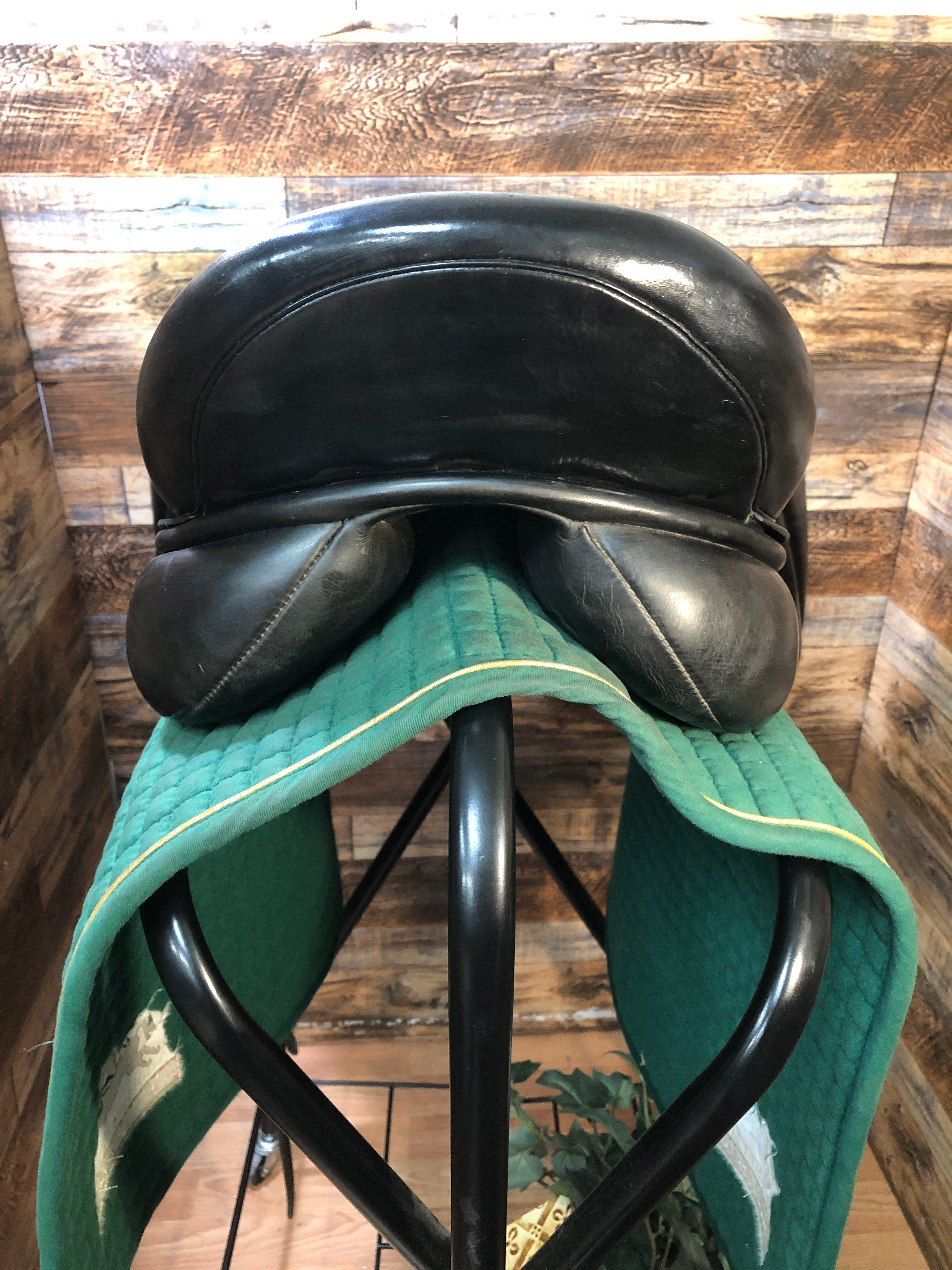 18" Hulsebos Dressage Saddle