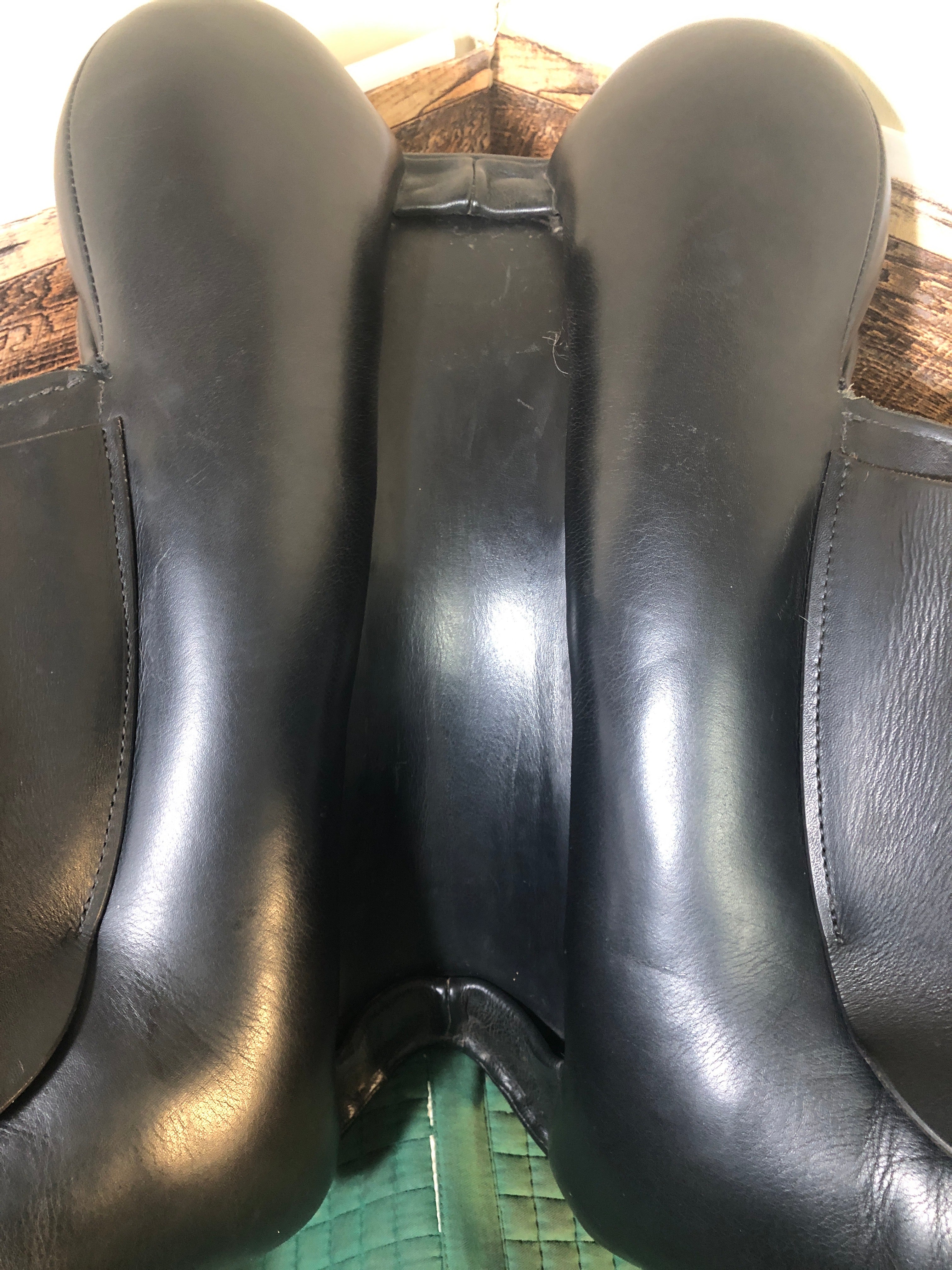 17.5" County Epifany Saddle