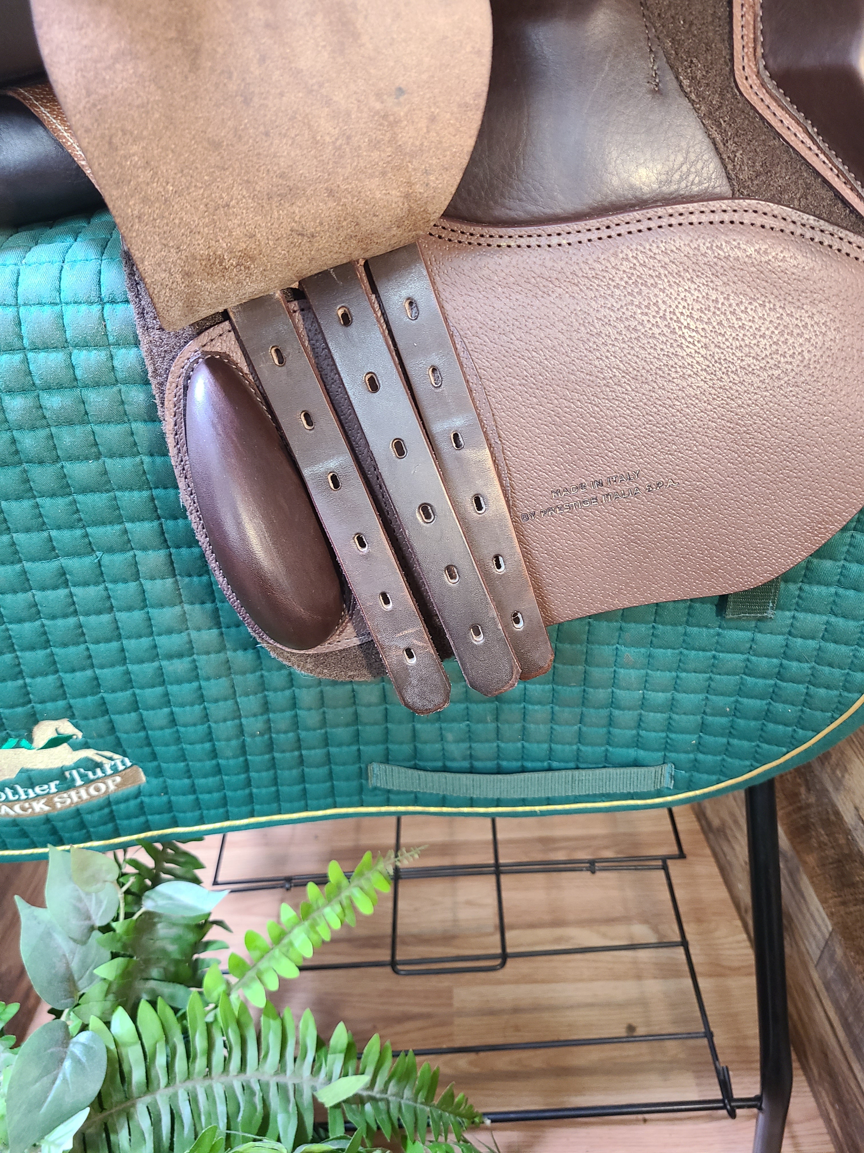 17.5" Prestige Rubino Close Contact Saddle (2024)