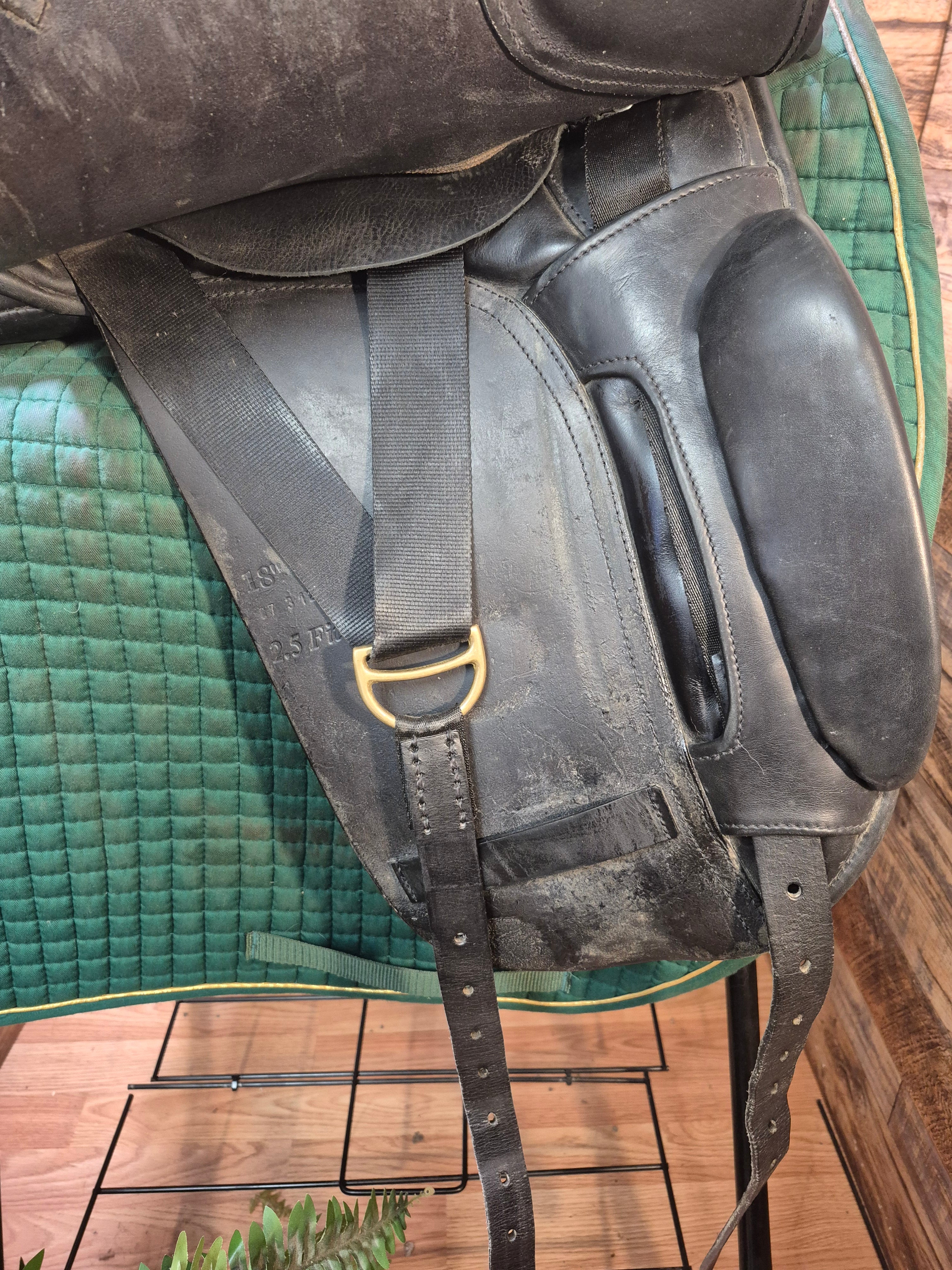 18" Circuit Dressage Saddle 5.5 Tree/ 17" Flap