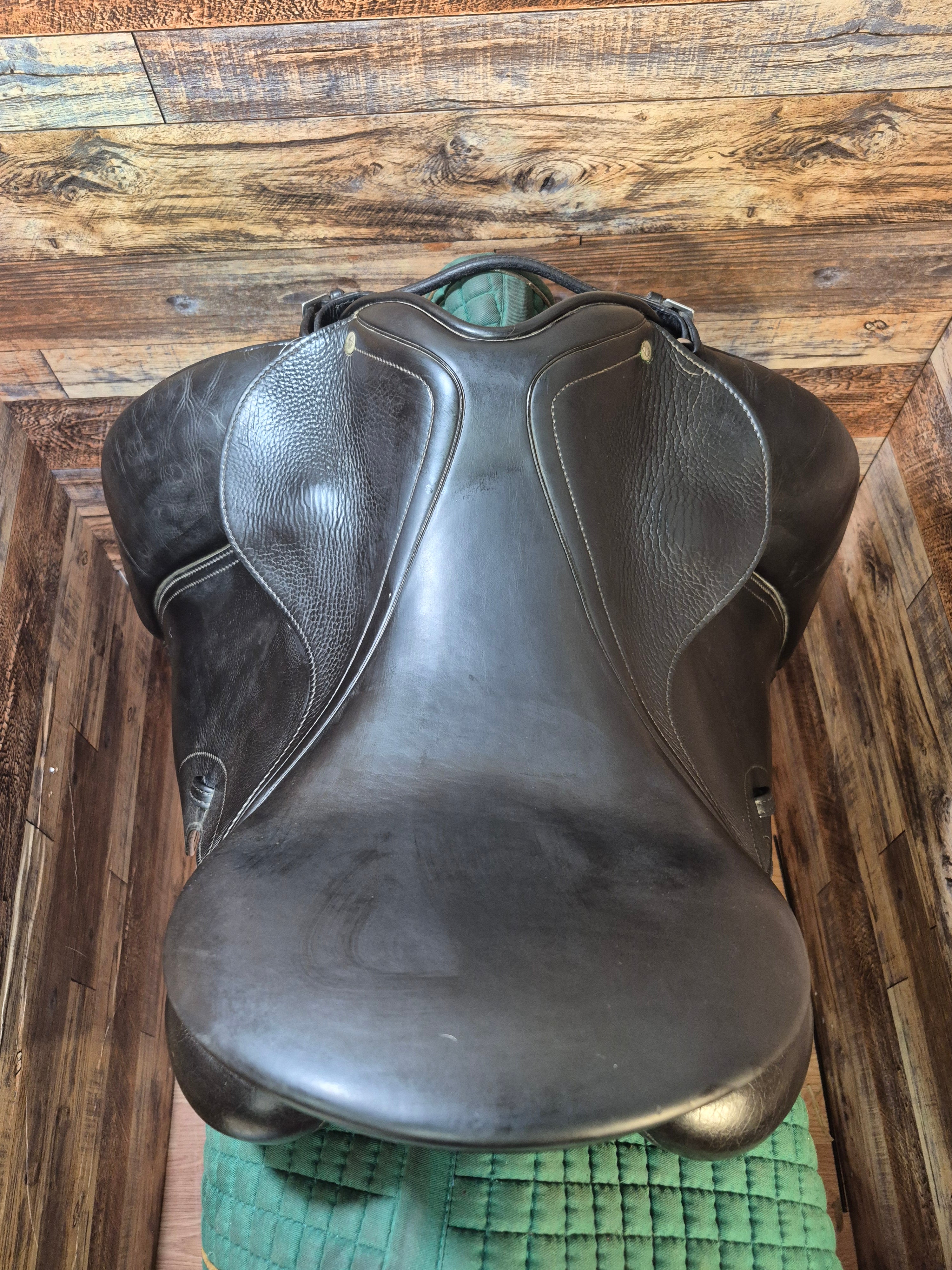 17.5" Schleese Dressage Saddle