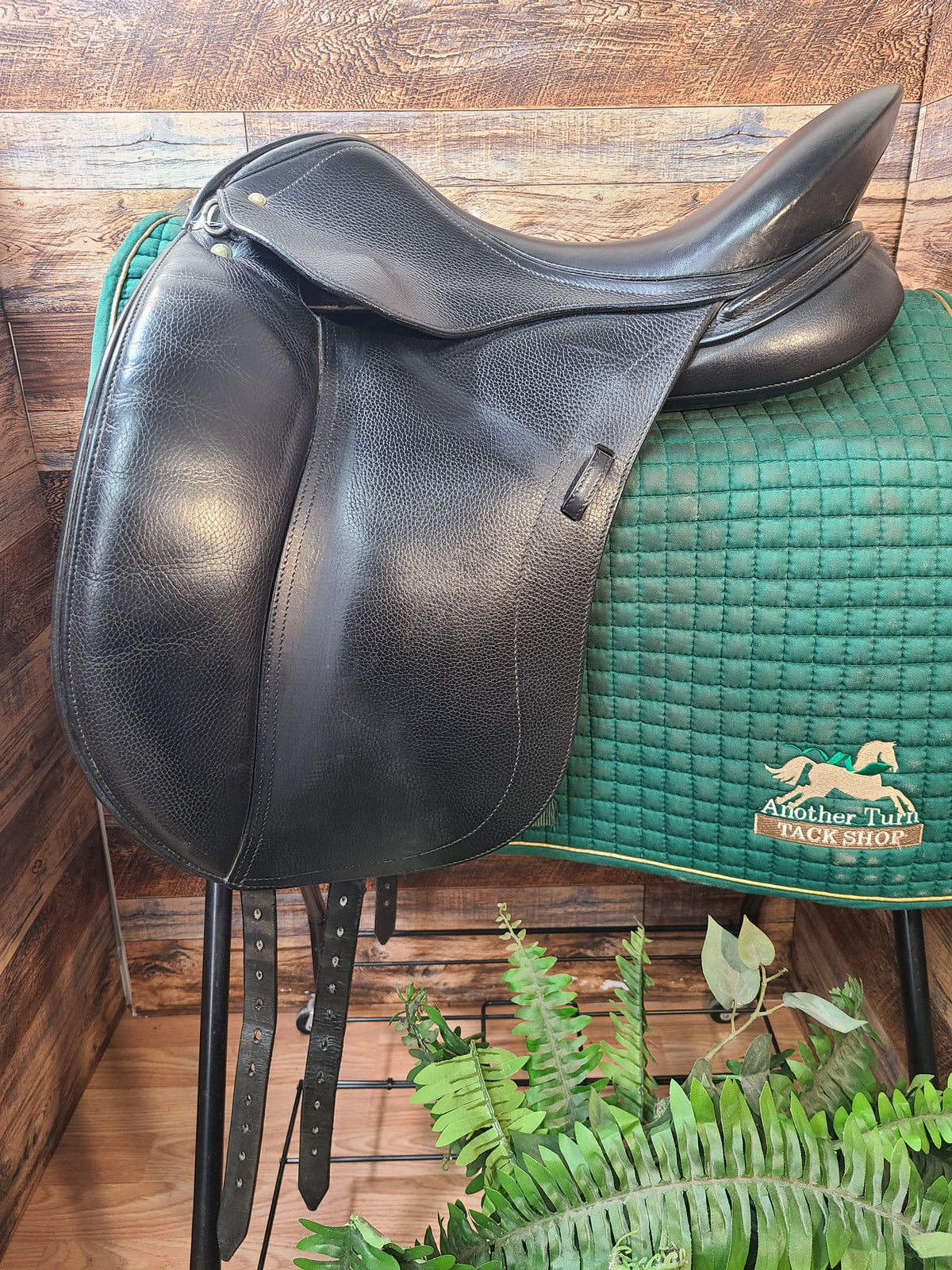 17.5" Schleese Liberty Dressage w/Air Panels