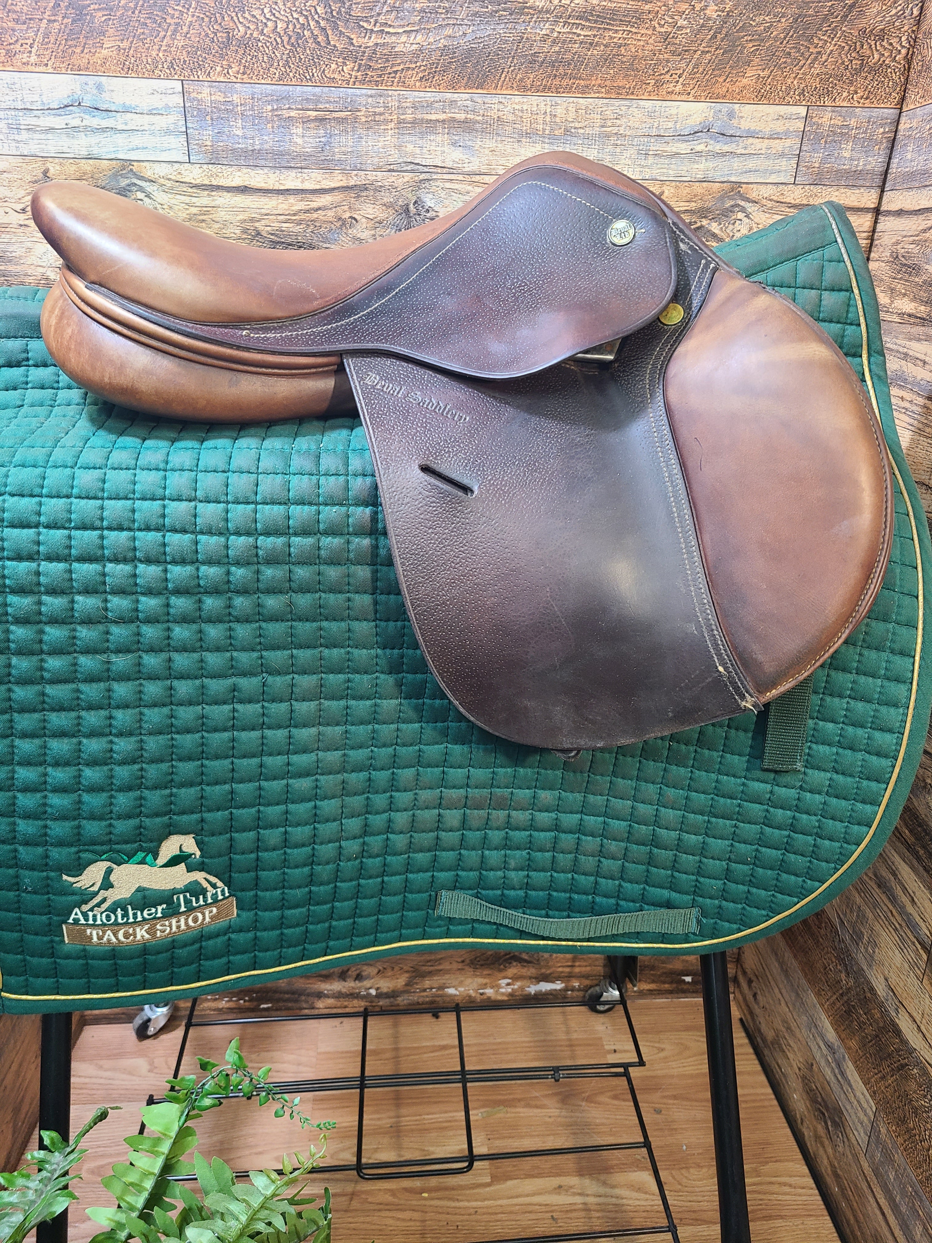 15" Beval Close Contact Saddle