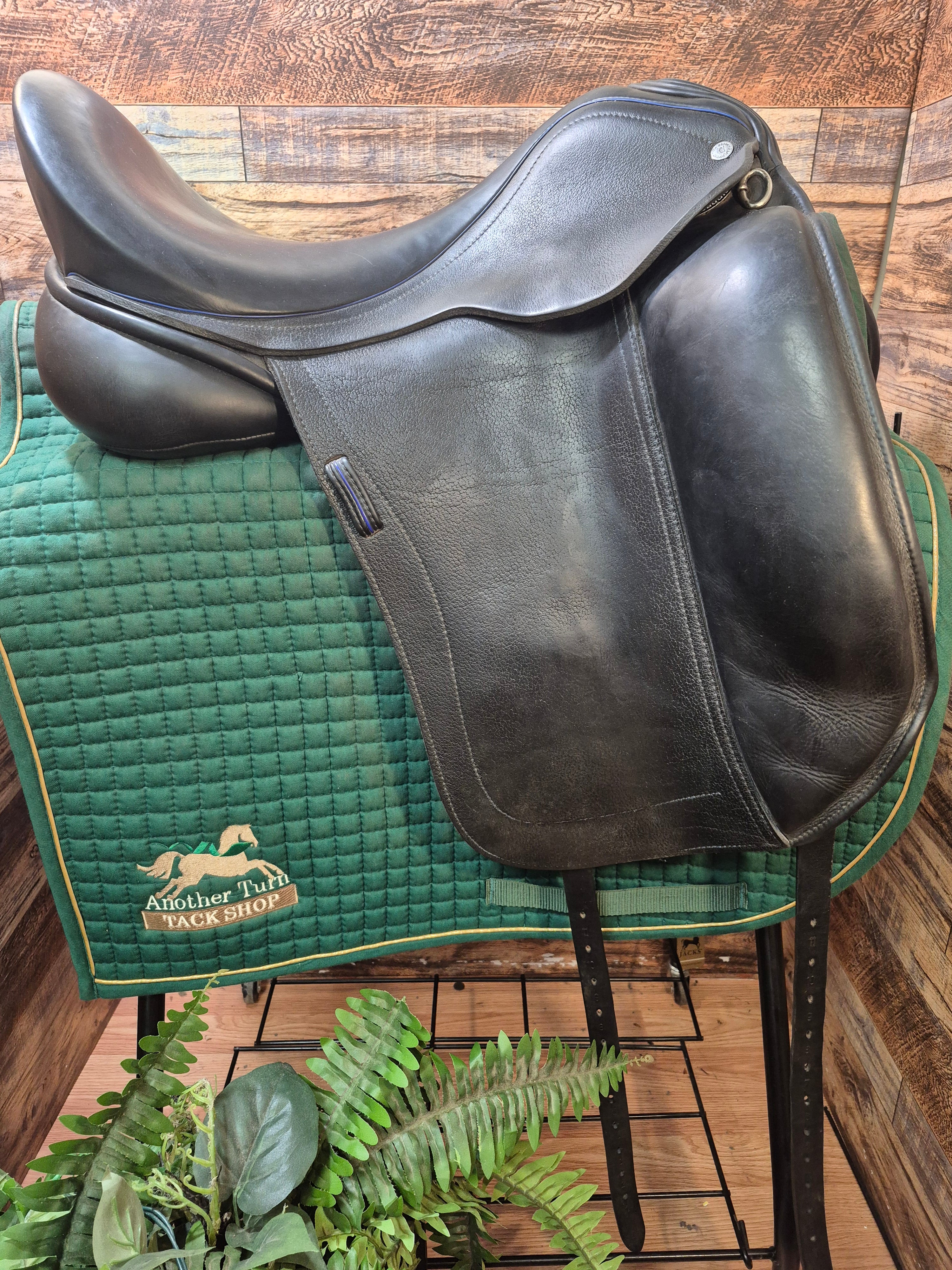 18" Custom Advantage Dressage Saddle