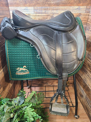 18" Freeform Treeless Saddle w/ Stirrups