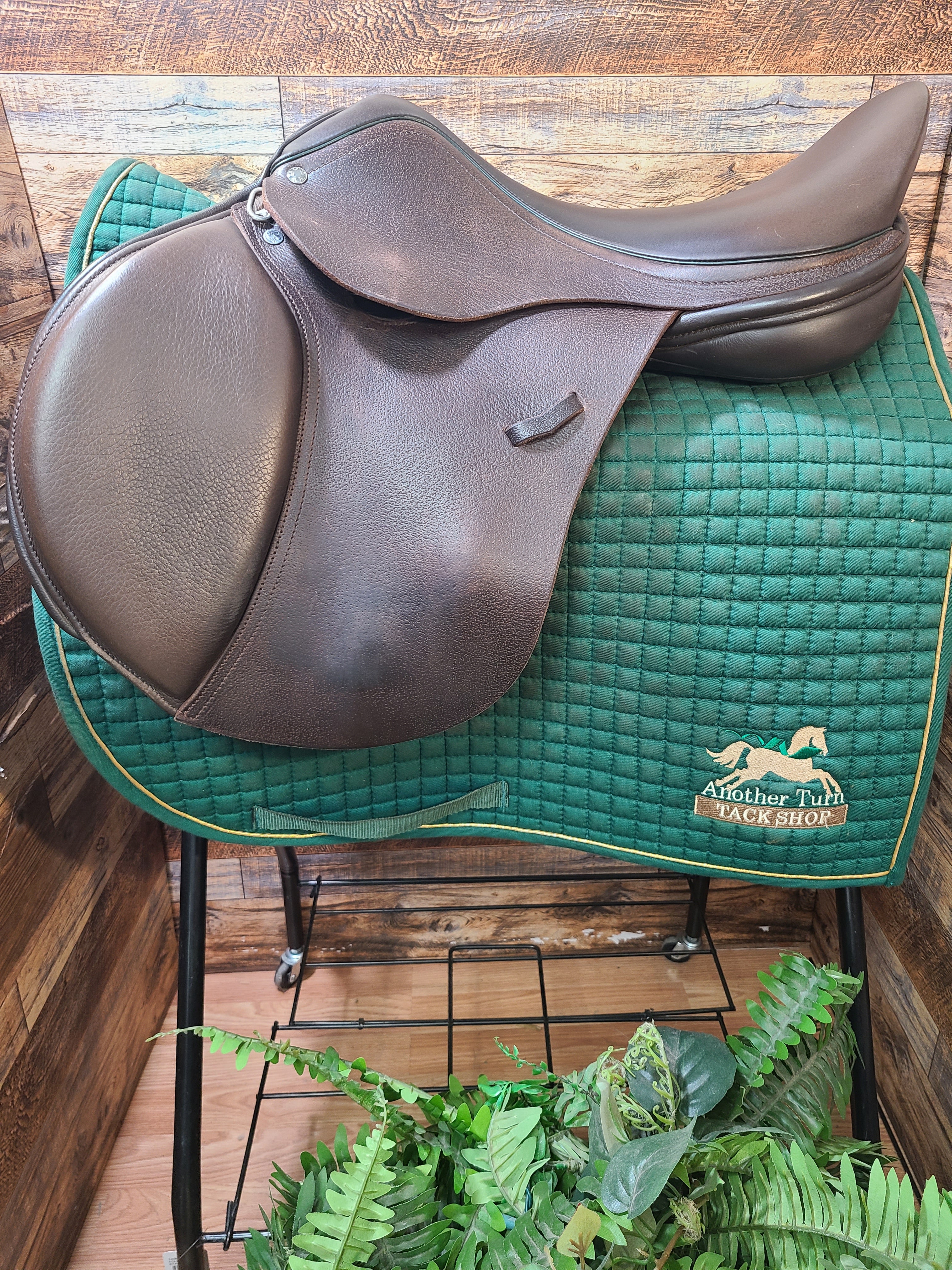 17.5" Loxley Close Contact Saddle