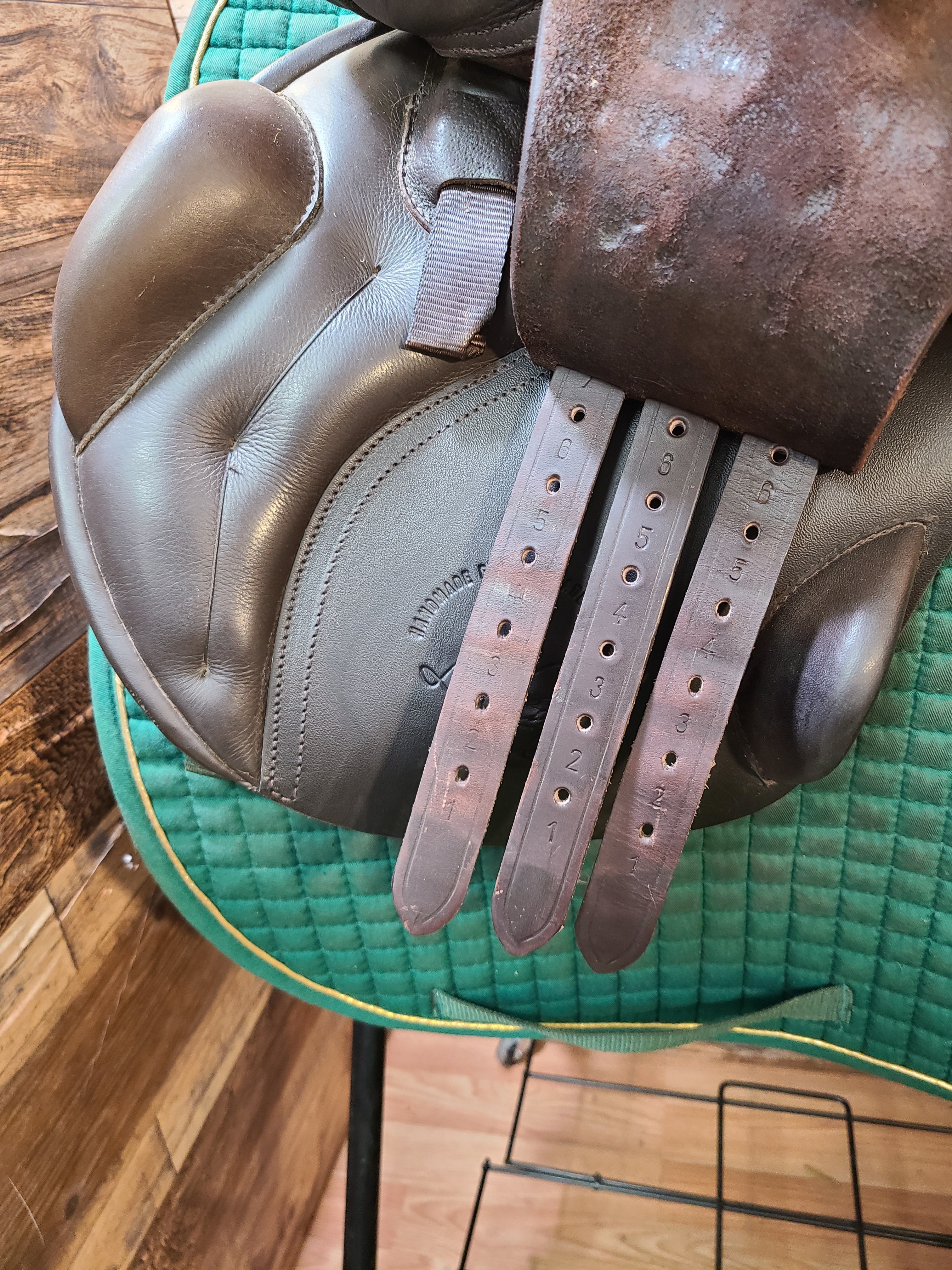 17.5" Loxley Close Contact Saddle