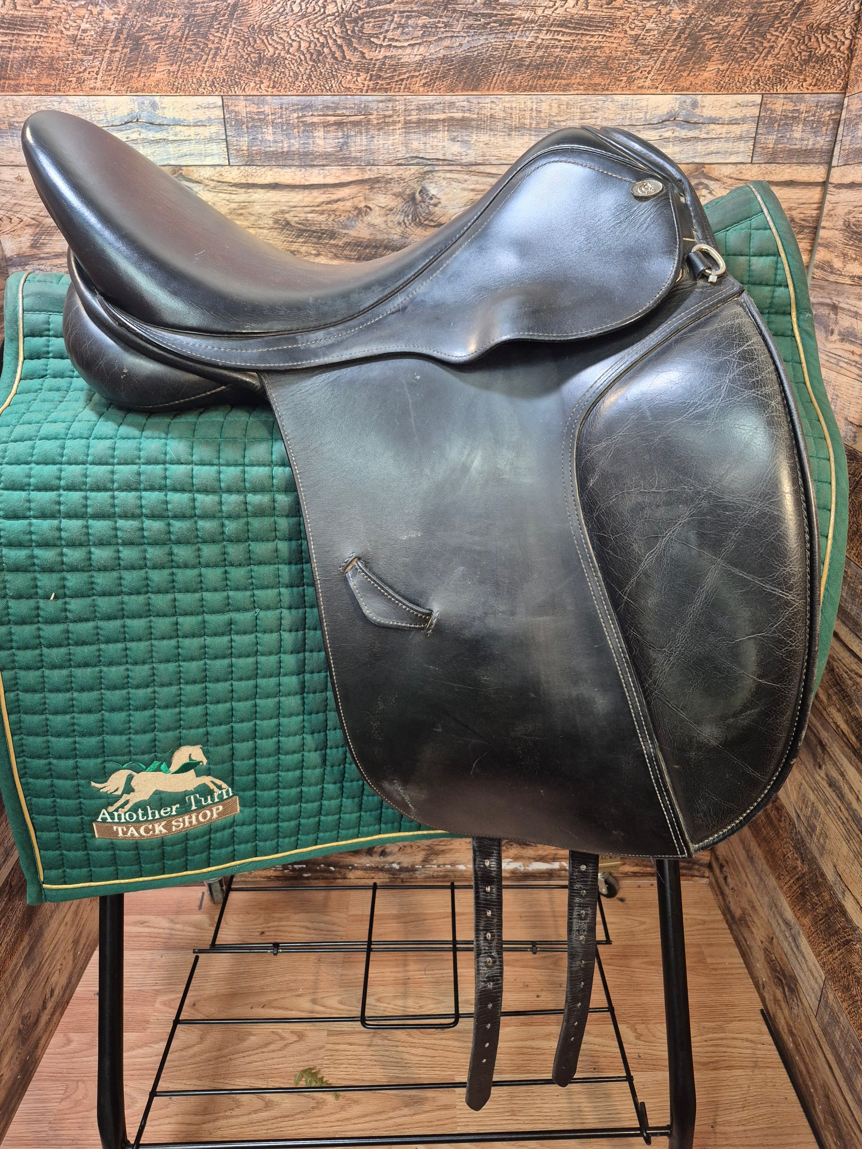 17.5" Duett Fidelis Dressage Saddle