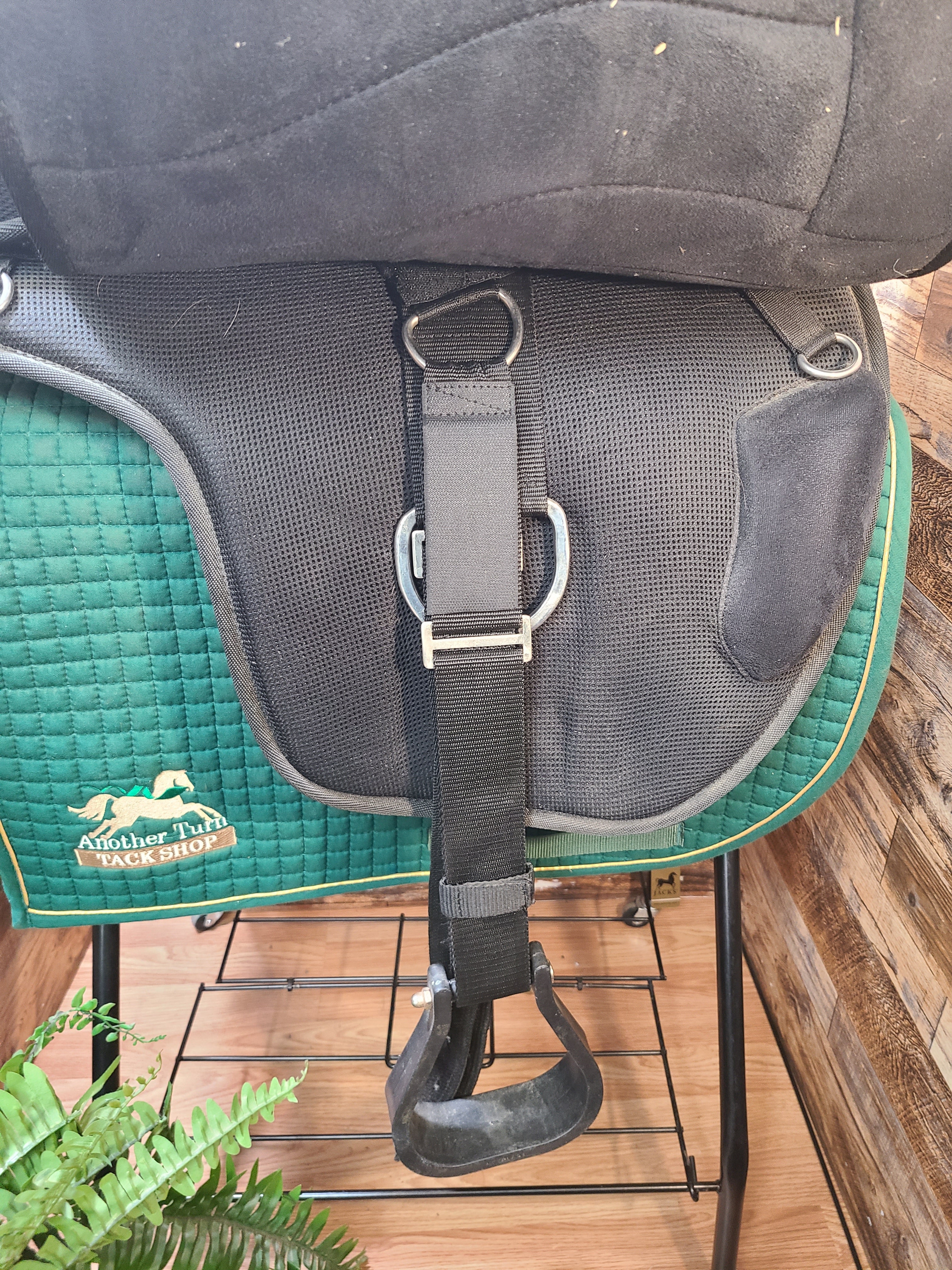 Treeless Synthetic Endurance Saddle