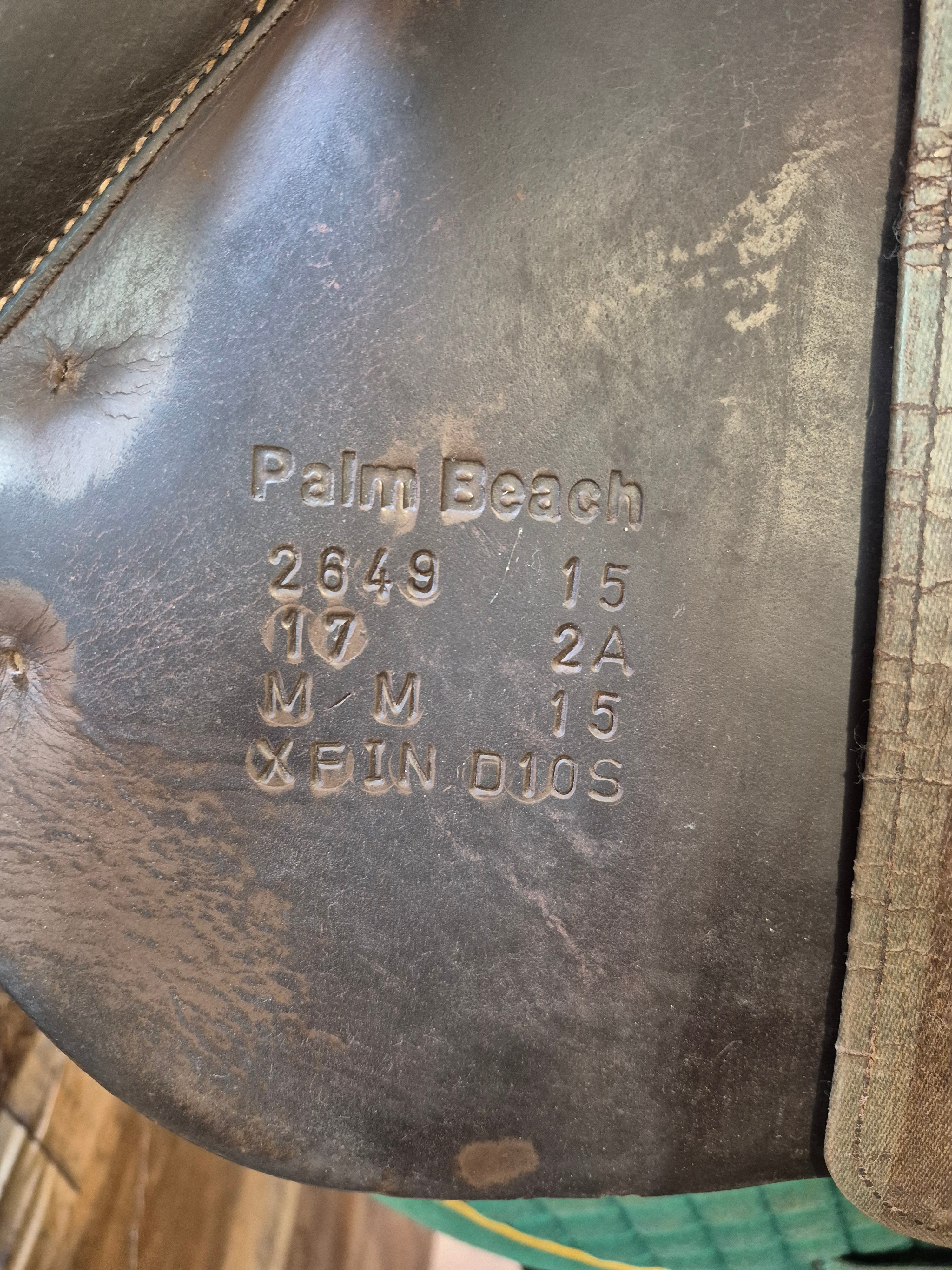 17" Voltaire Palm Beach Close Contact