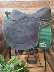 Treeless Synthetic Endurance Saddle