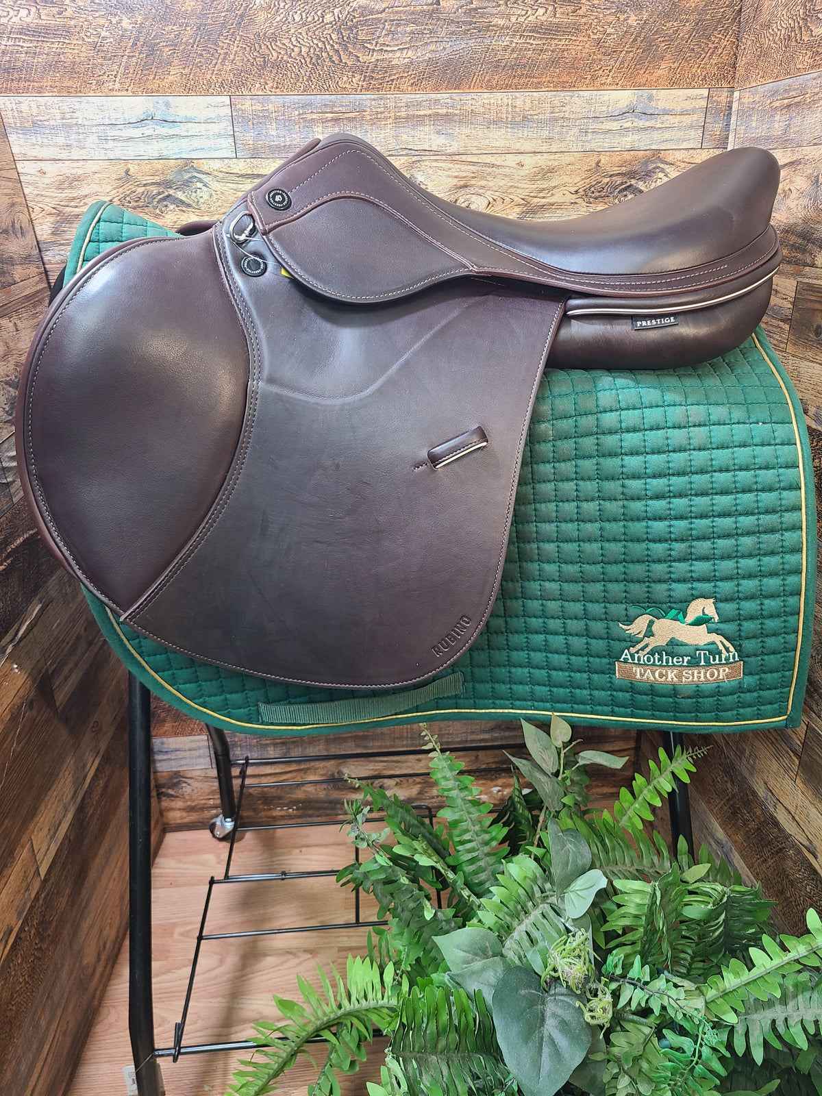 17.5" Prestige Rubino Close Contact Saddle (2024)