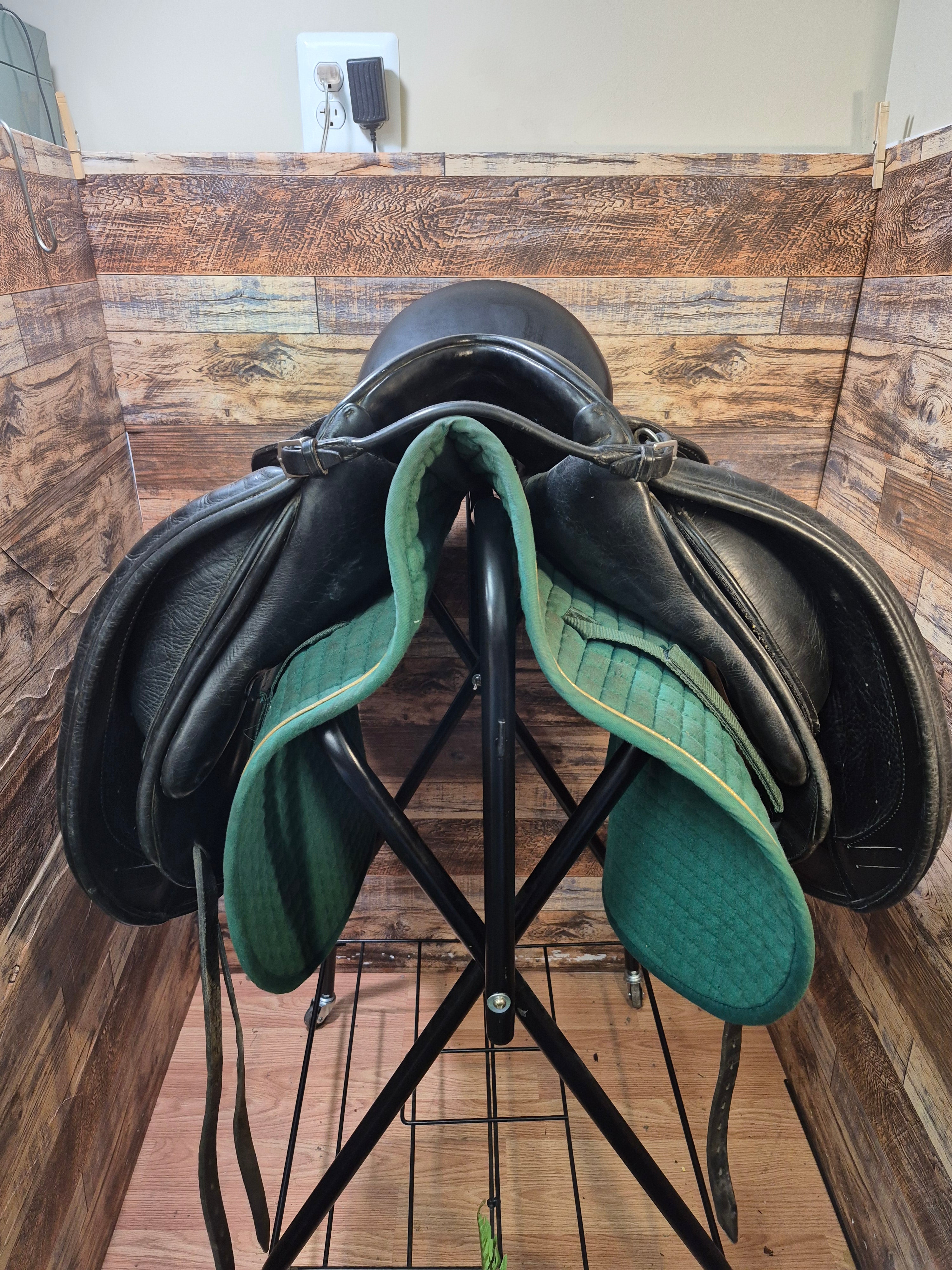 17.5" Schleese Dressage Saddle