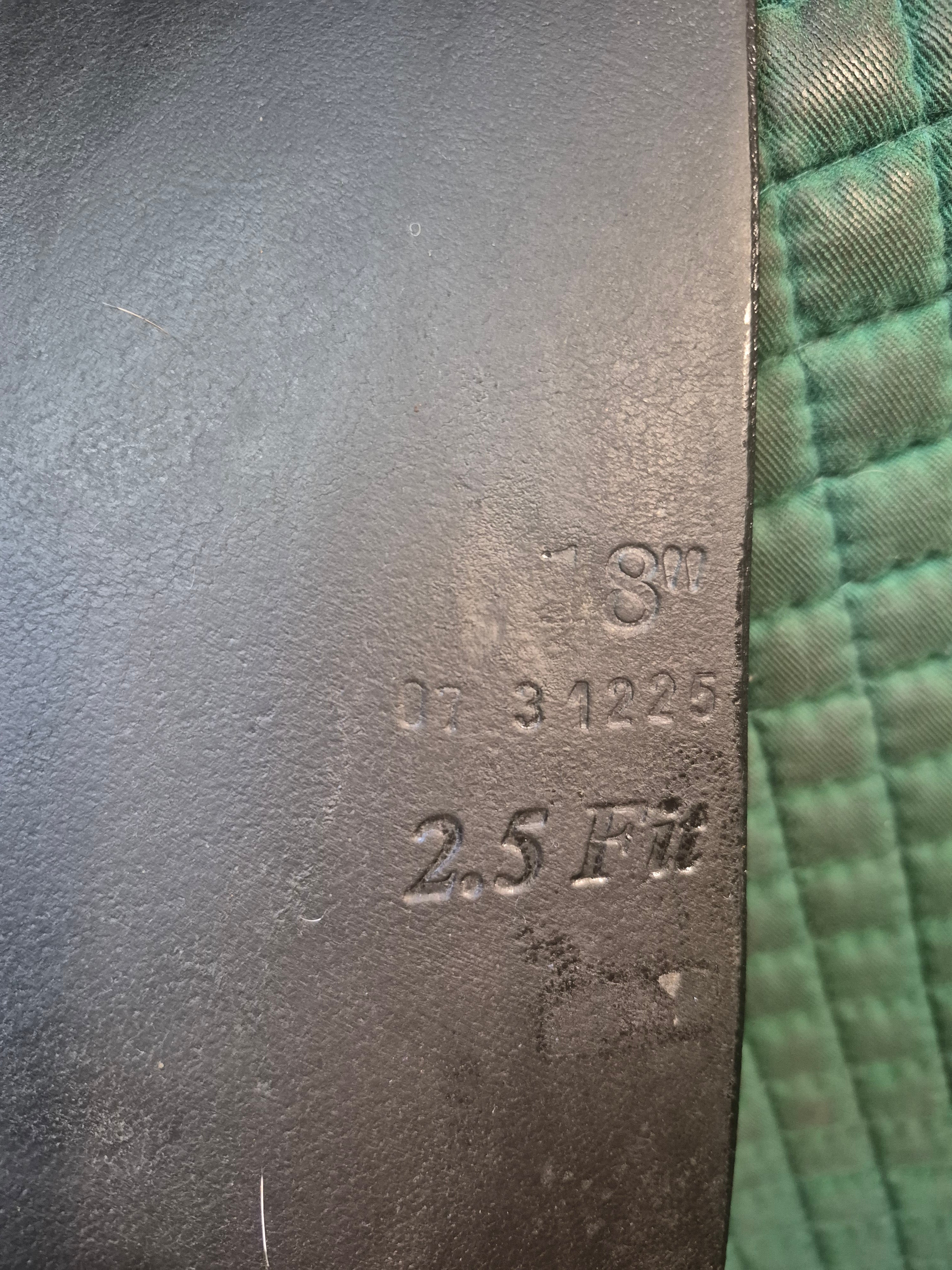 18" Circuit Dressage Saddle 5.5 Tree/ 17" Flap