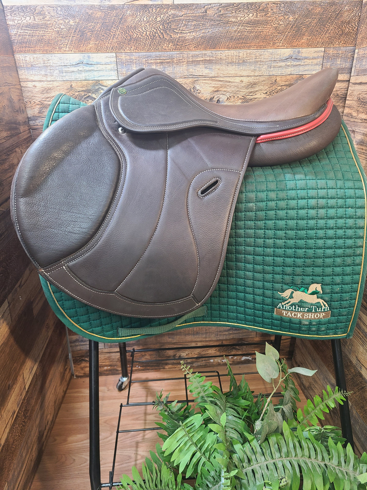 17" HDR Cahill Close Contact Saddle